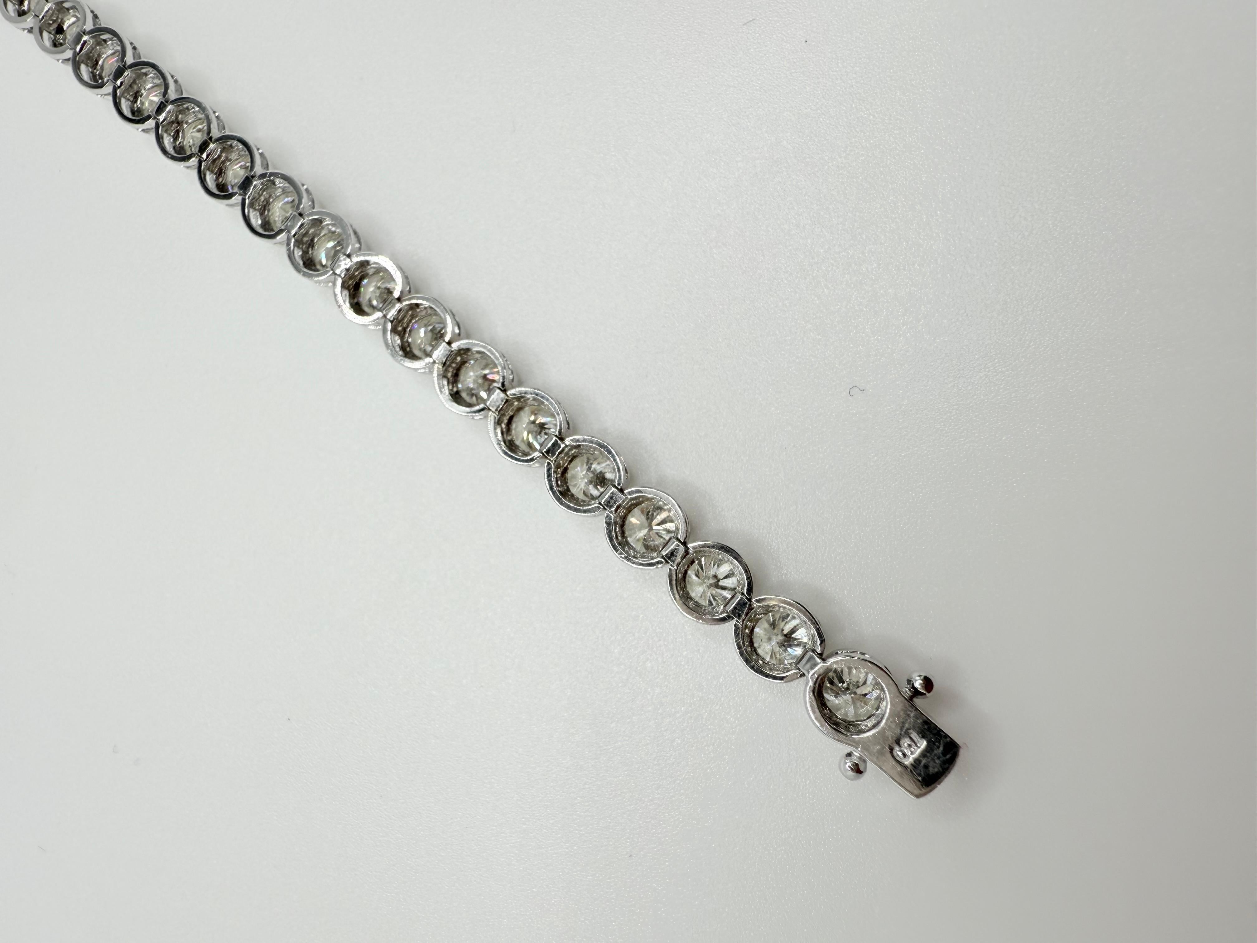 Femenino o masculino Pulsera de tenis con corona de diamantes redondos de 9,83 quilates en venta