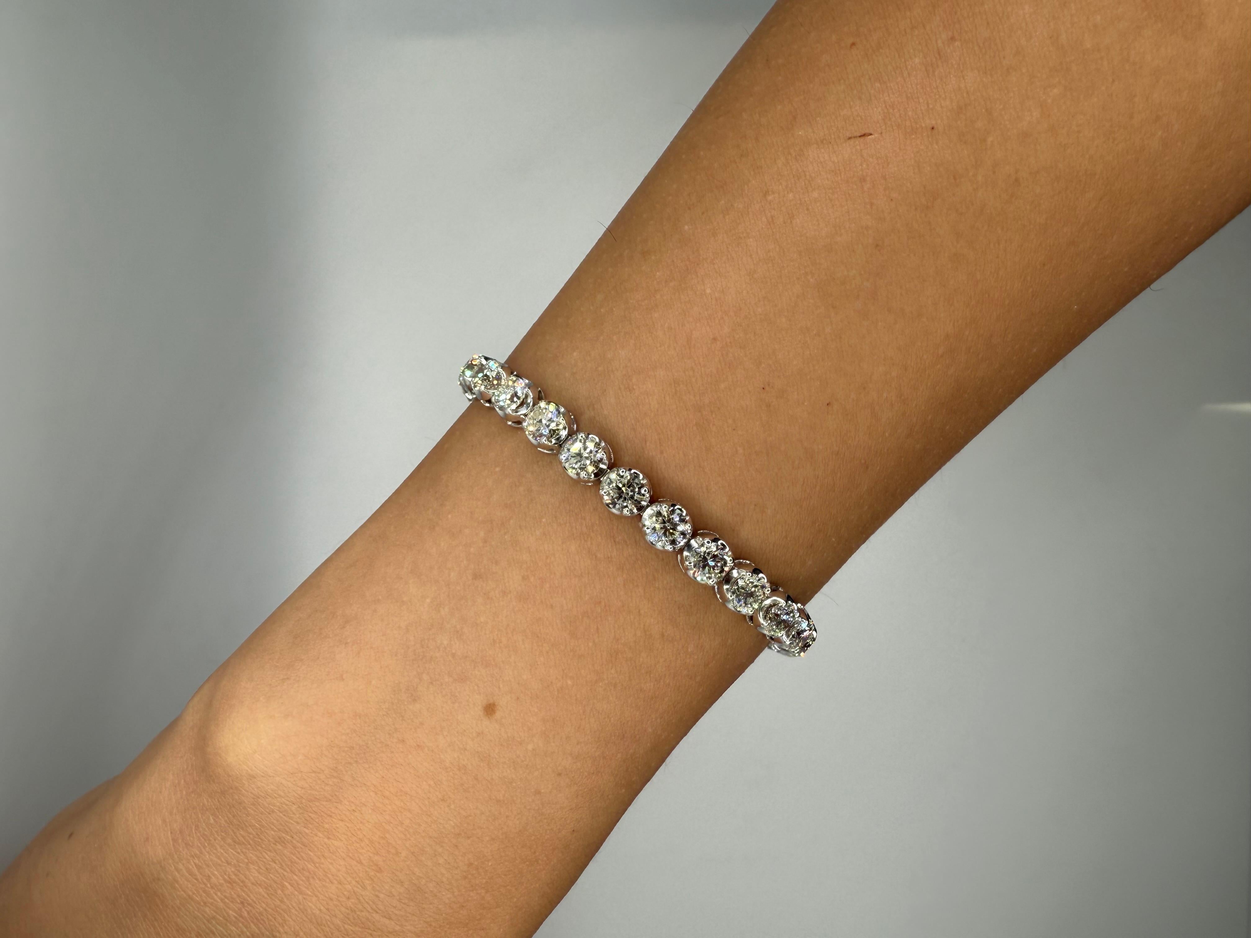 Pulsera de tenis con corona de diamantes redondos de 9,83 quilates en venta 2