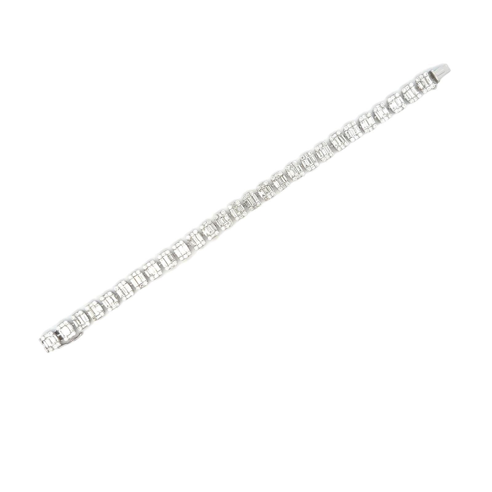 Women's 9.83 CTW Diamond 18 Karat White Gold Rectangular Link Modern Bracelet  For Sale