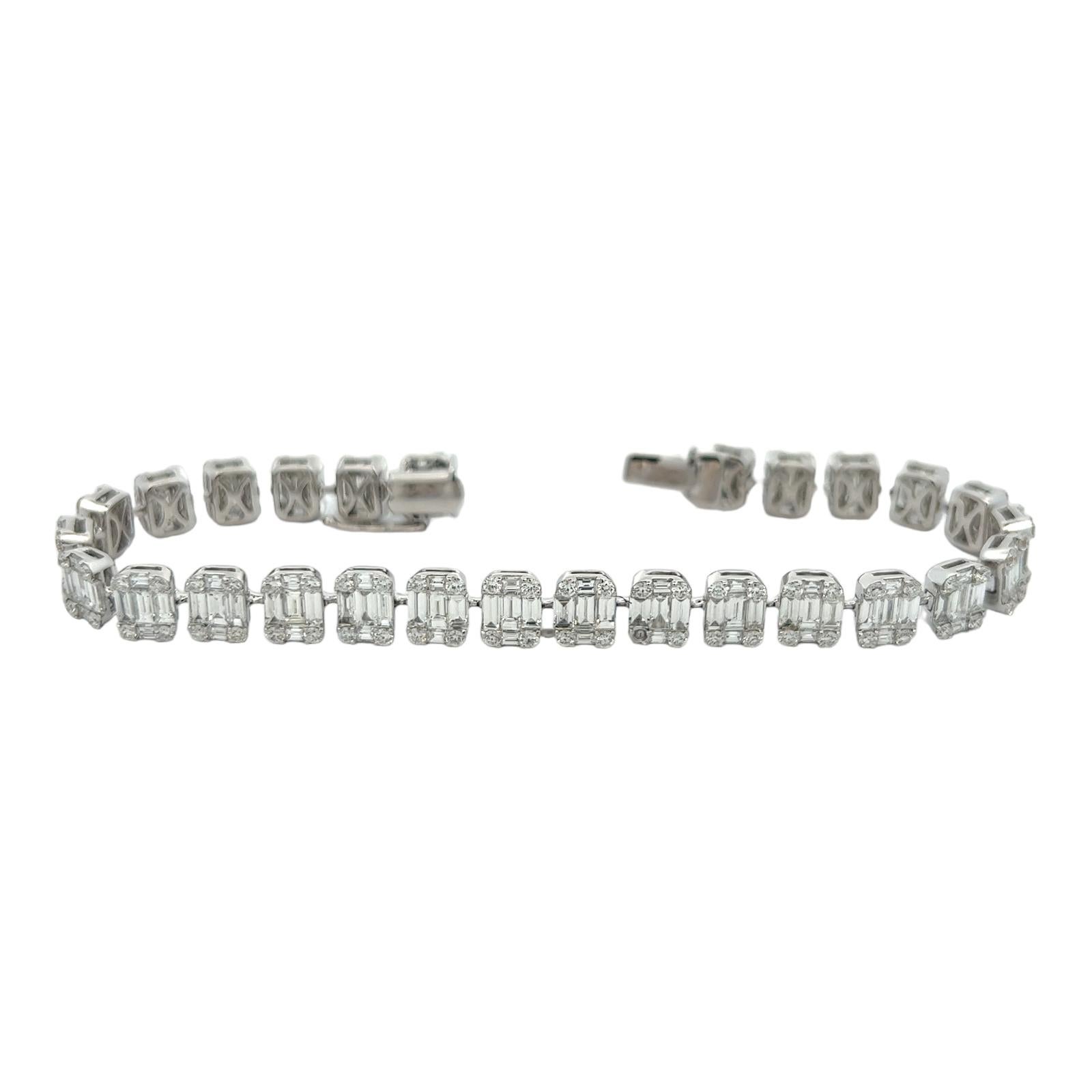 9.83 CTW Diamond 18 Karat White Gold Rectangular Link Modern Bracelet  For Sale 1