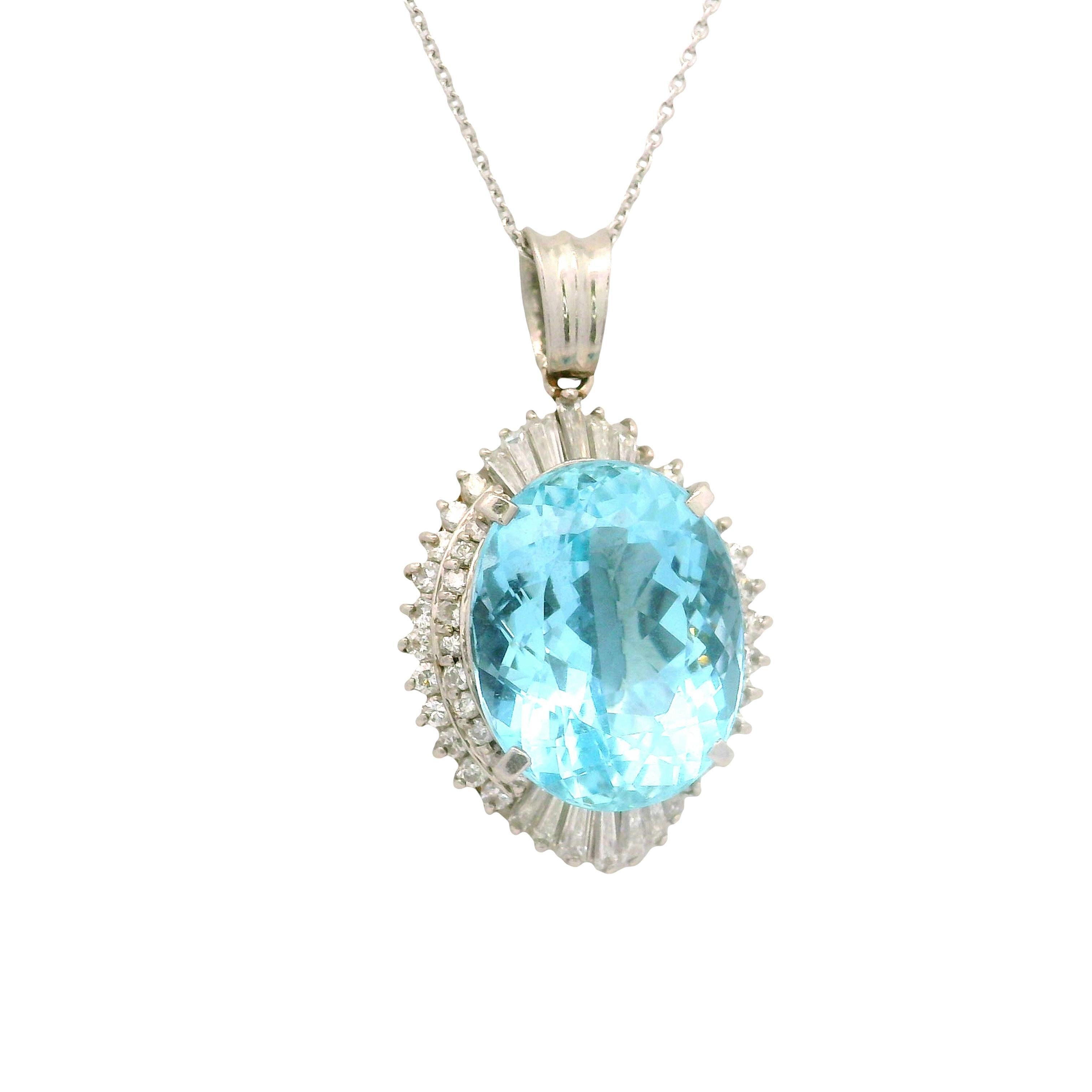 Contemporain 9.84 Carat Aquamarine Diamond Platinum Pendentif Chain en vente