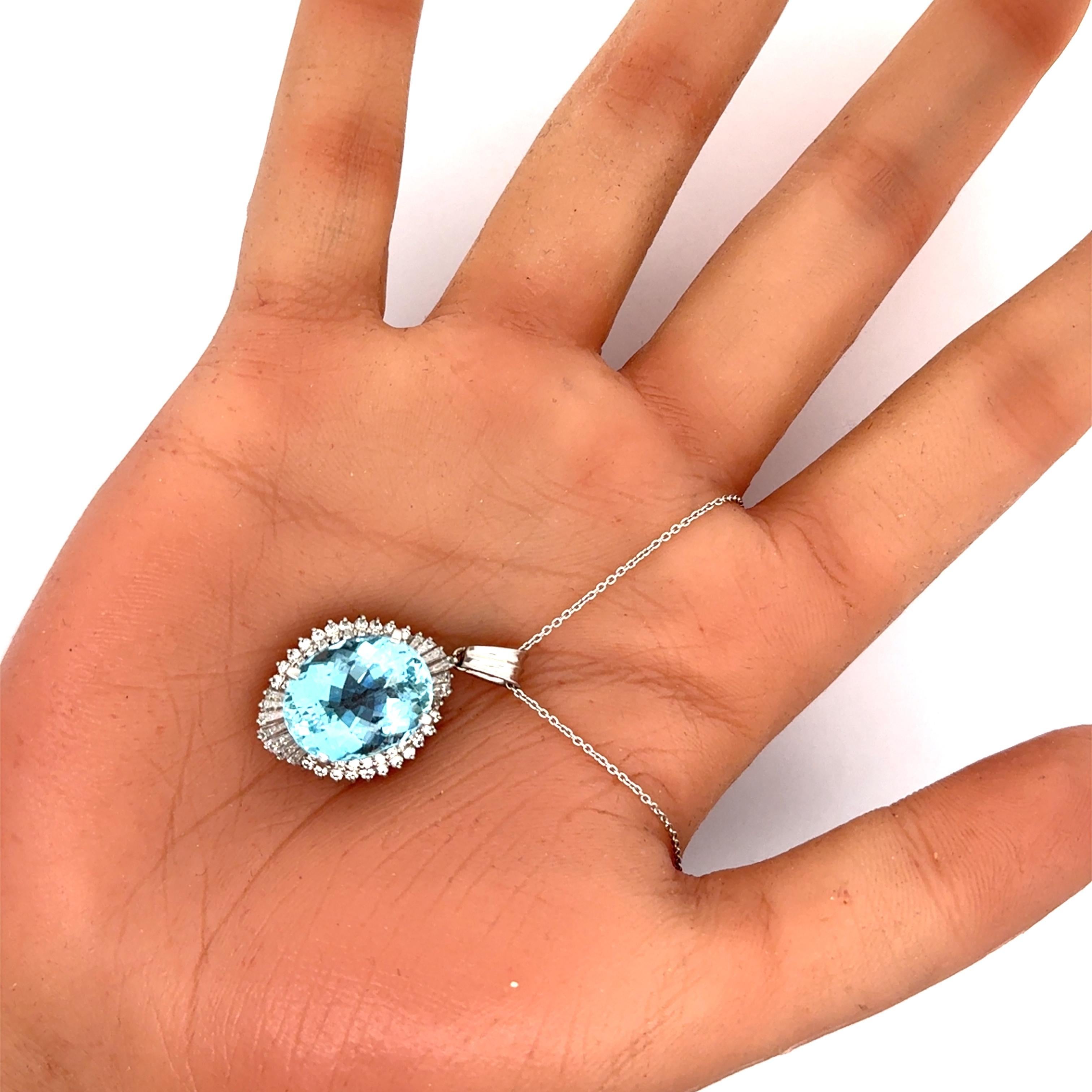 9.84 Carat Aquamarine Diamond Platinum Pendentif Chain Pour femmes en vente
