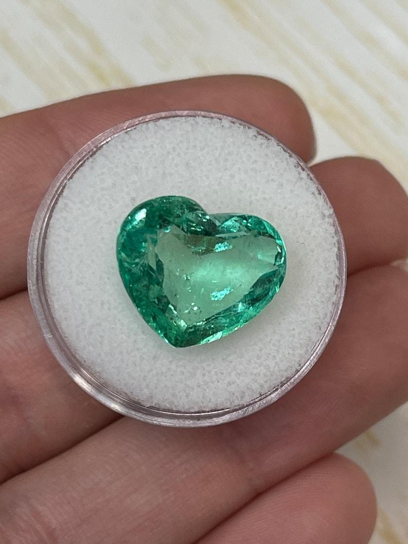 Modern 9.84 Carat Heart-Cut Colombian Emerald  Loose Natural Heart-Shaped Gem For Sale
