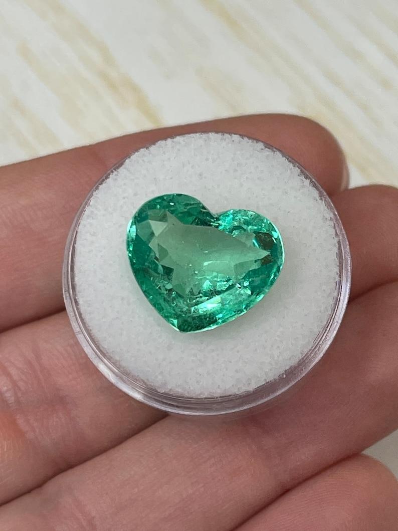9.84 Carat Heart-Cut Colombian Emerald  Loose Natural Heart-Shaped Gem In New Condition For Sale In Jupiter, FL