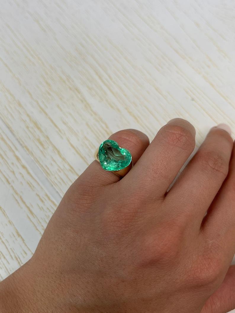 9.84 Carat Heart-Cut Colombian Emerald  Loose Natural Heart-Shaped Gem For Sale 2