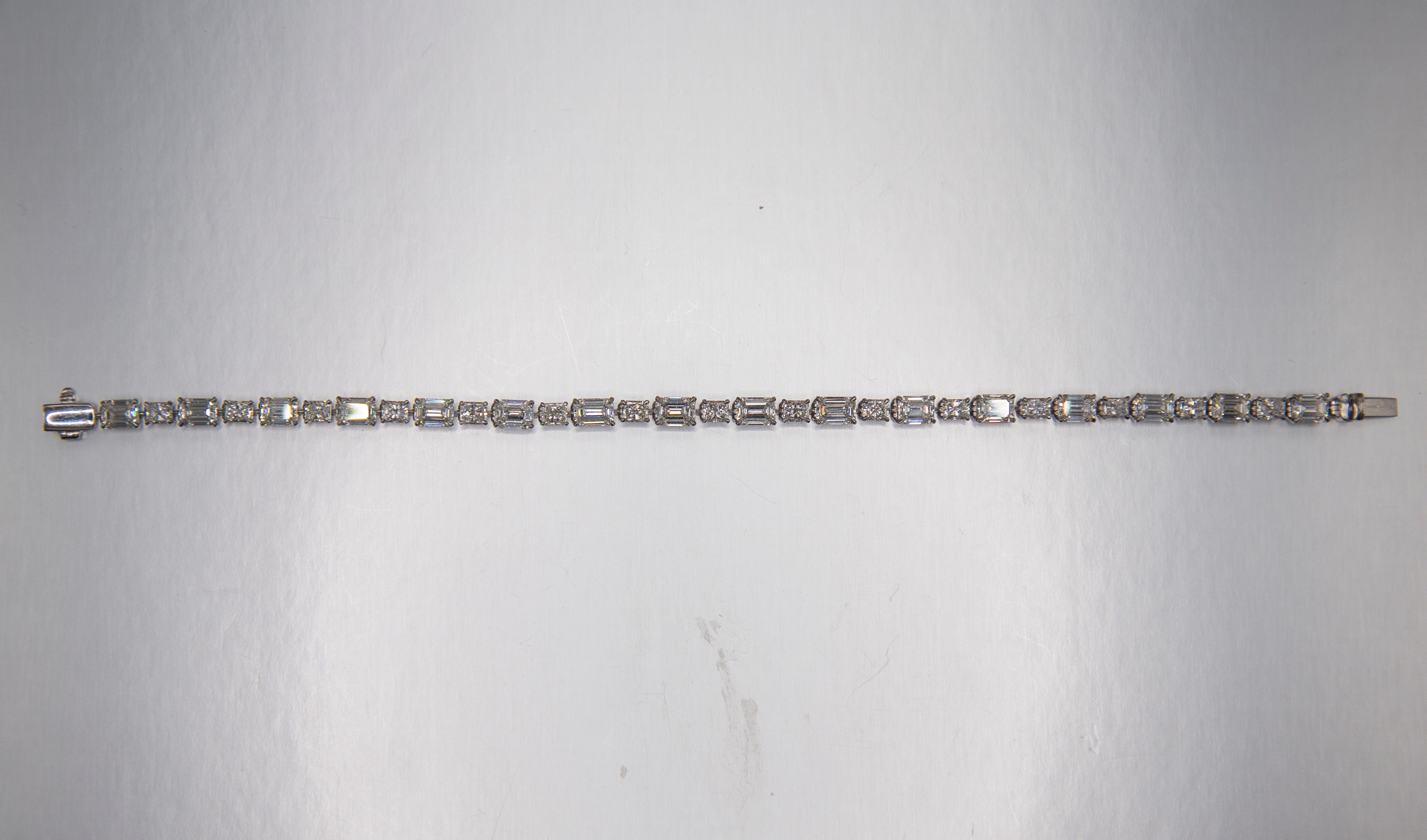 9.84 Carats Fine Diamond Emerald/Princess Cut 18k White Gold Handmade Bracelet For Sale 5