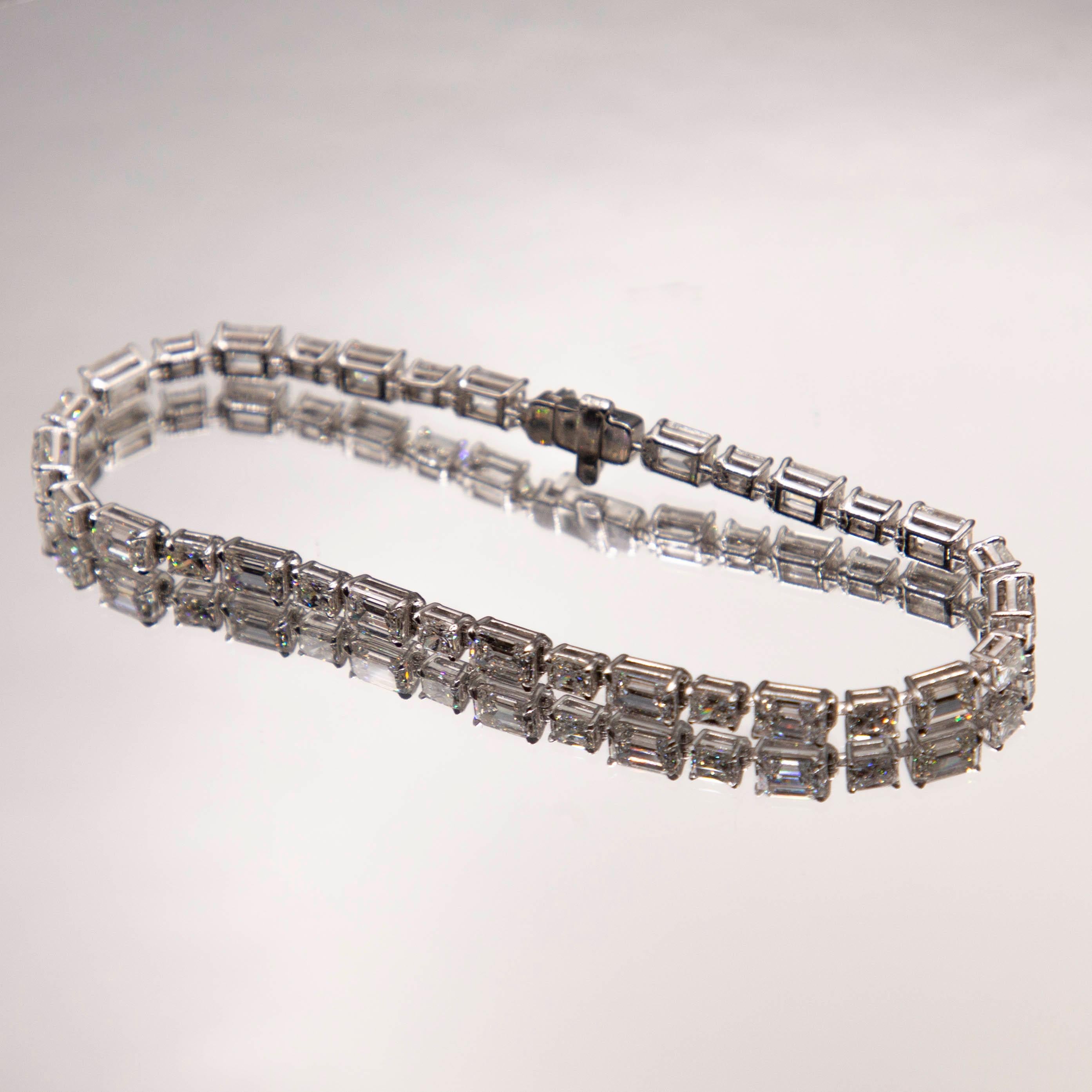 9,84 Karat Feiner Diamant Smaragd/Princess Cut 18k Weißgold Handgefertigtes Armband (Smaragdschliff) im Angebot