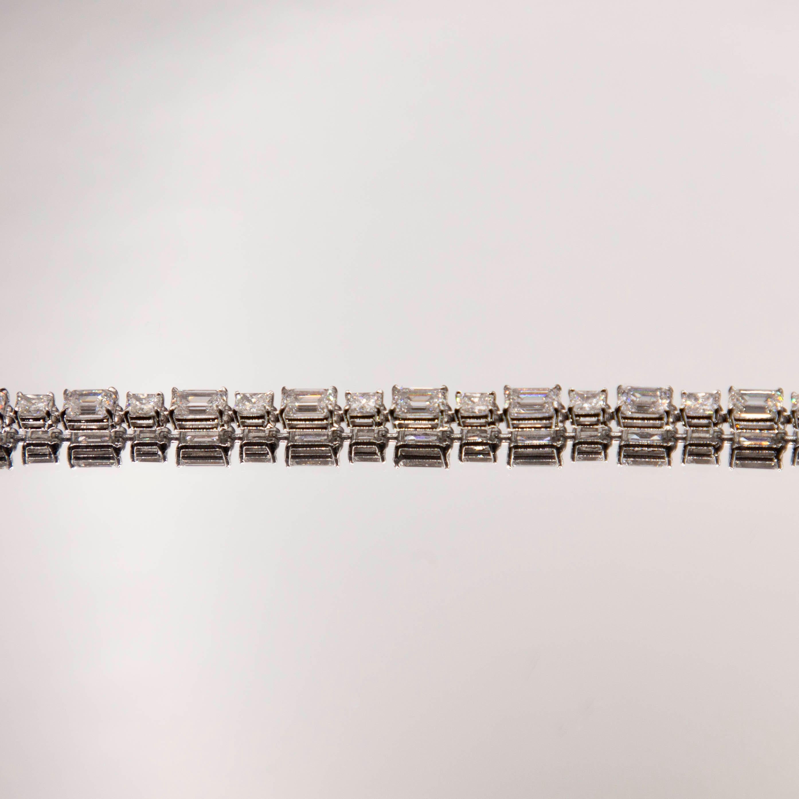 9,84 Karat Feiner Diamant Smaragd/Princess Cut 18k Weißgold Handgefertigtes Armband im Zustand „Neu“ im Angebot in Birmingham, MI