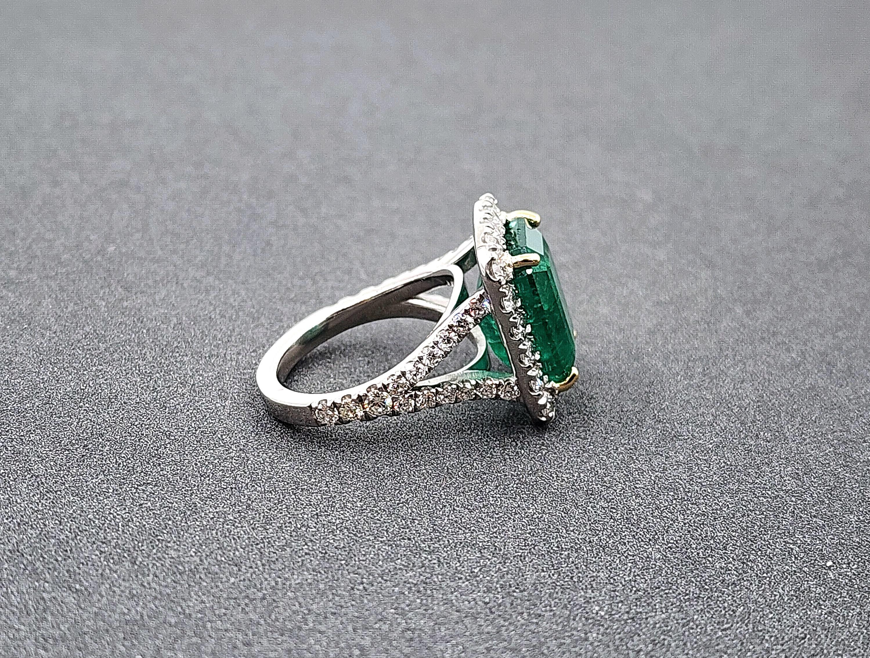 Women's or Men's 9.84 ct GIA Certified Natural Zambian Emerald & Diamond Ring For Sale