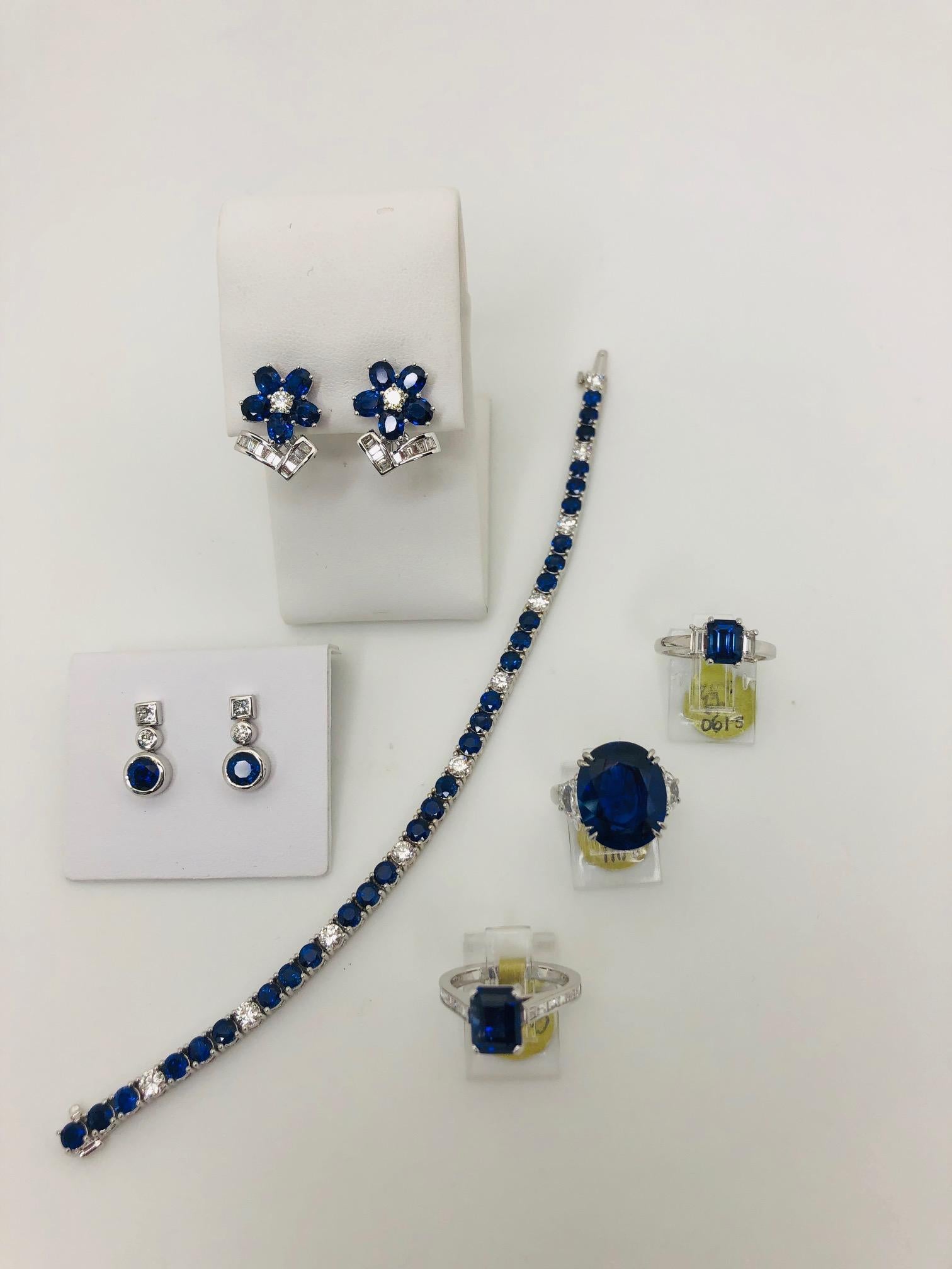 Round Cut 9.85 Carat Blue Sapphire and 2.17 Carat Diamond 18 Karat Tennis Bracelet