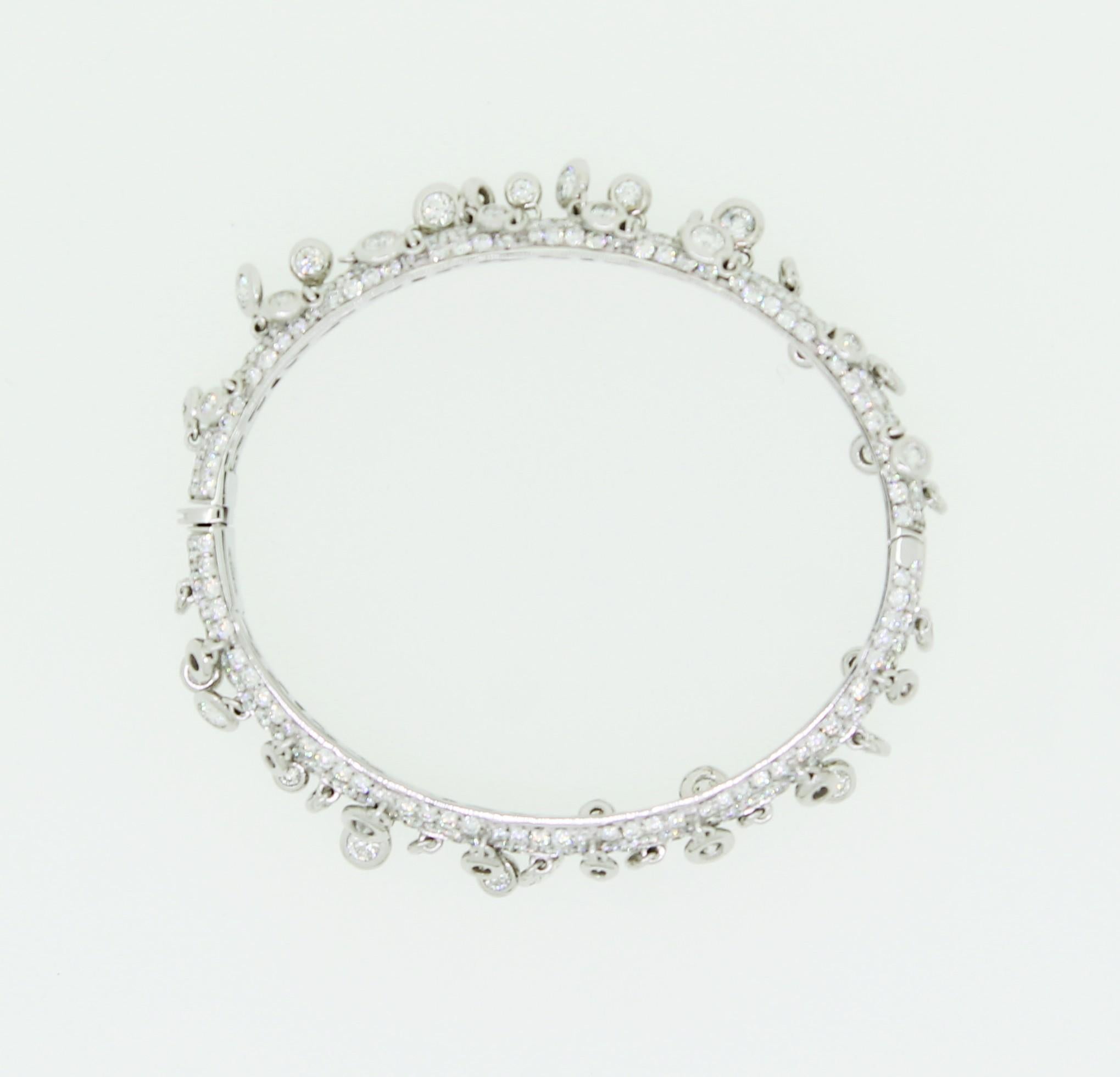 Contemporary 9.85 Carat Dangling White Diamonds Cuff Bracelets For Sale