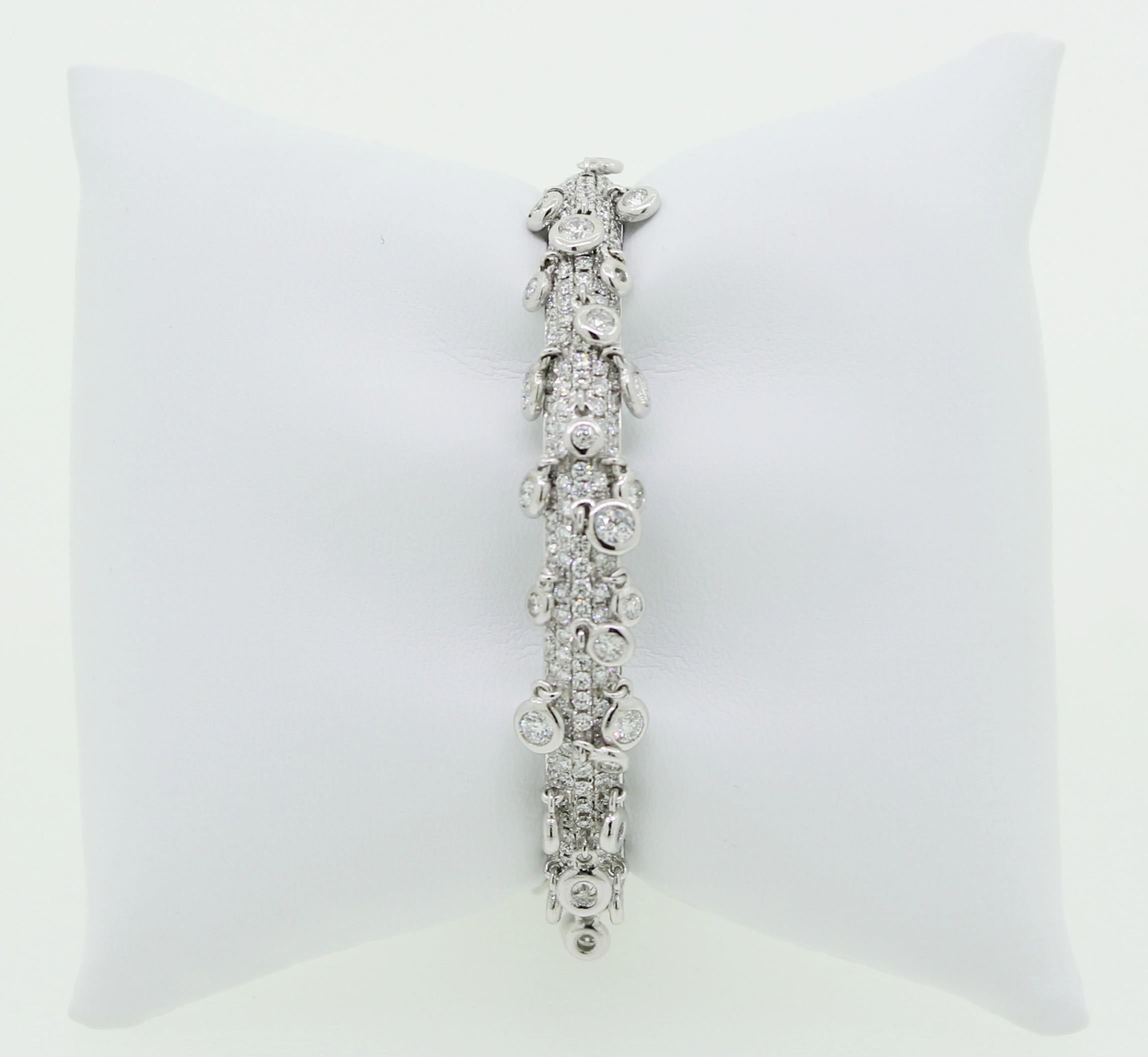 9.85 Carat Dangling White Diamonds Cuff Bracelets In New Condition For Sale In Milano, IT