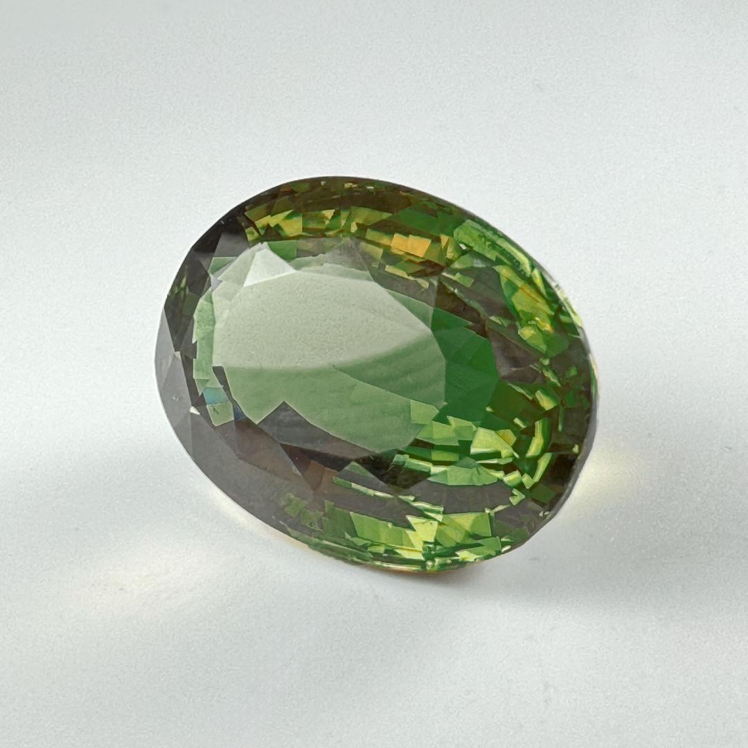 Alexandrite naturelle à couleur changeante de 9.85 carats certifiée GIA Neuf - En vente à New York, NY