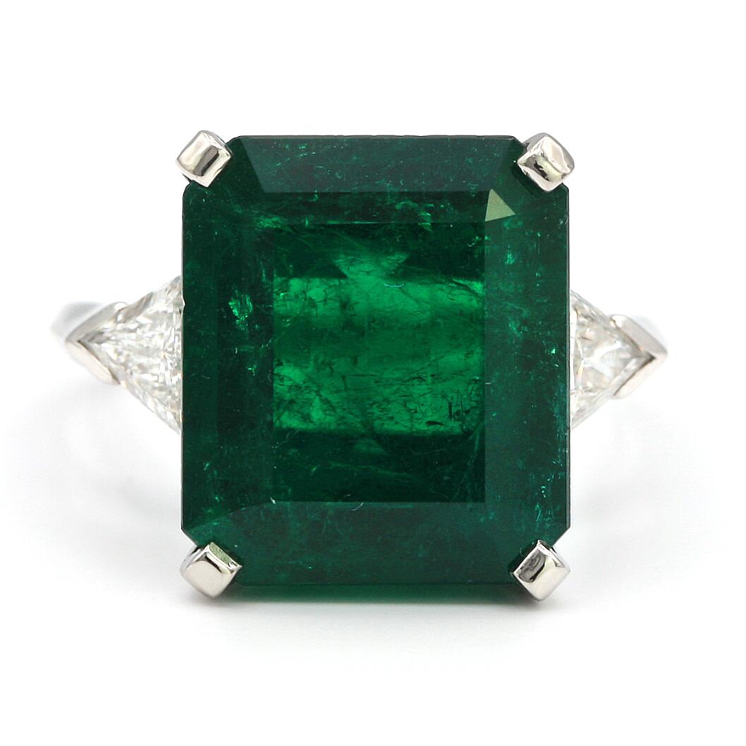 9.85 Carat Van Cleefs & Arpels Colombian Emerald Ring In Good Condition In Los Angeles, CA