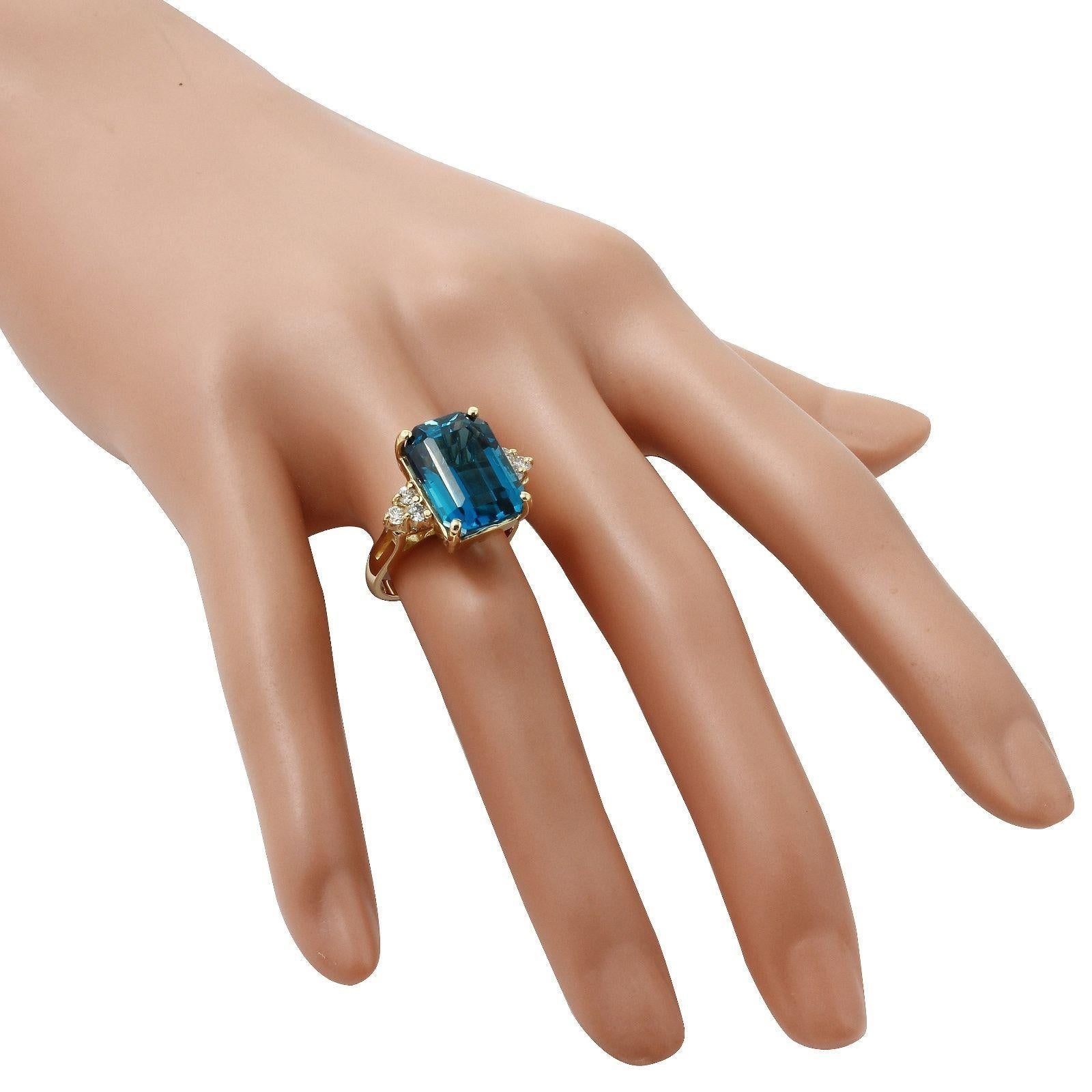 9.85 Carat Natural Impressive London Blue Topaz and Diamond 14k Yellow Gold Ring In New Condition For Sale In Los Angeles, CA