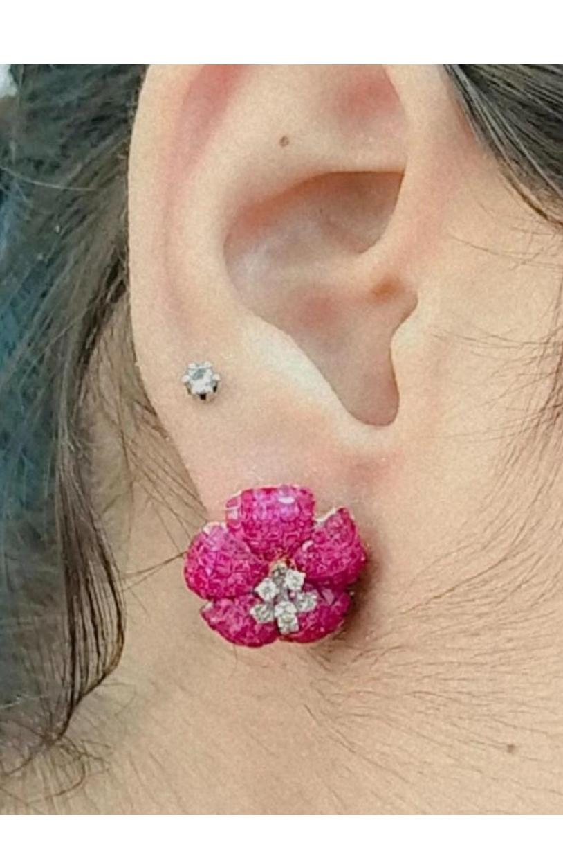 9.86 Carats Natural Diamonds Princess Shape Ruby Floral Earrings 18K Yellow Gold In New Condition For Sale In Massafra, IT