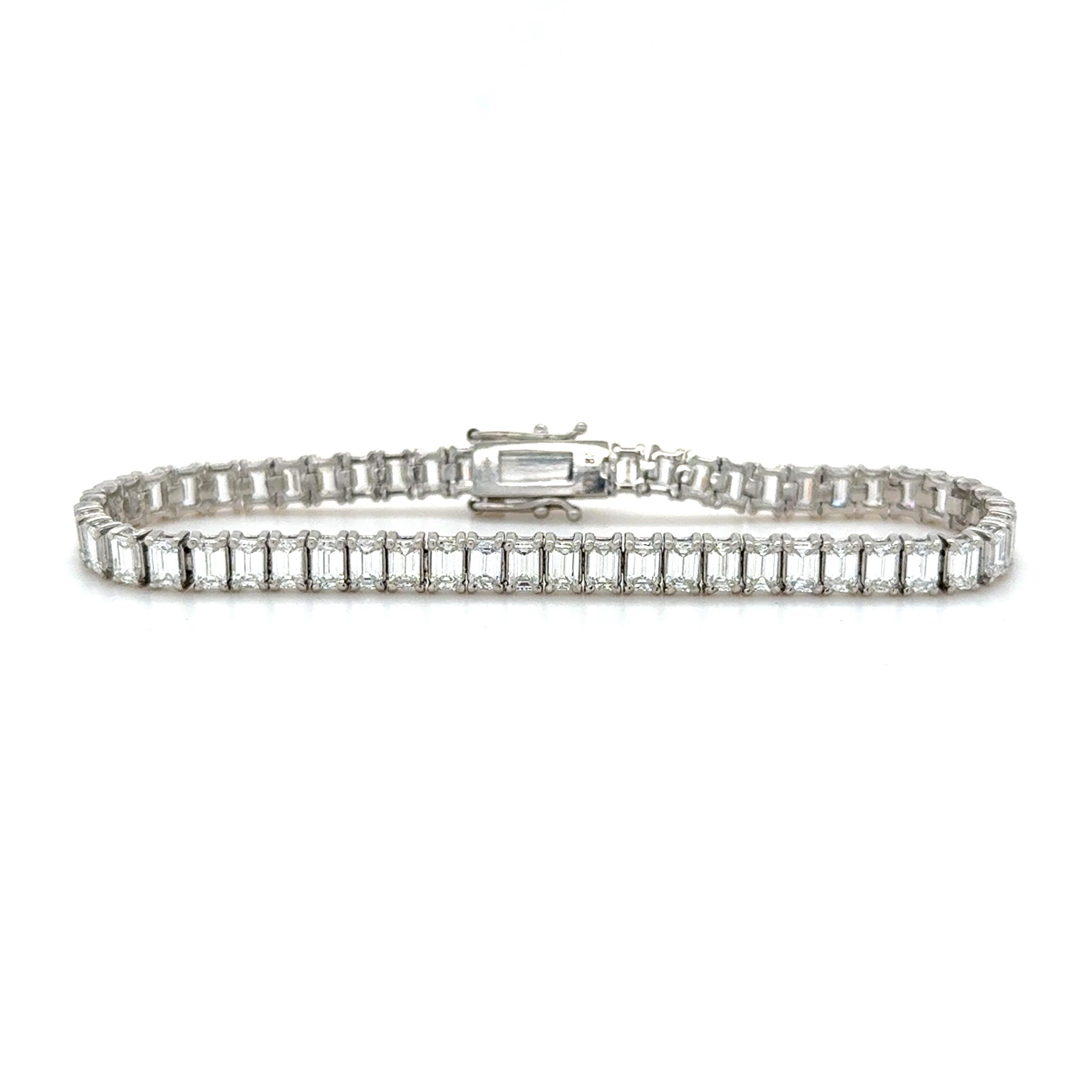 This classic bracelet contains 55 emerald cut diamonds weighing 9.87 carats total. Crafted in platinum, this bracelet is extremely well made and flexible- a perfect addition to your collection!

Stamp: PT950 D 9.87
Material: Platinum
Gross weight: