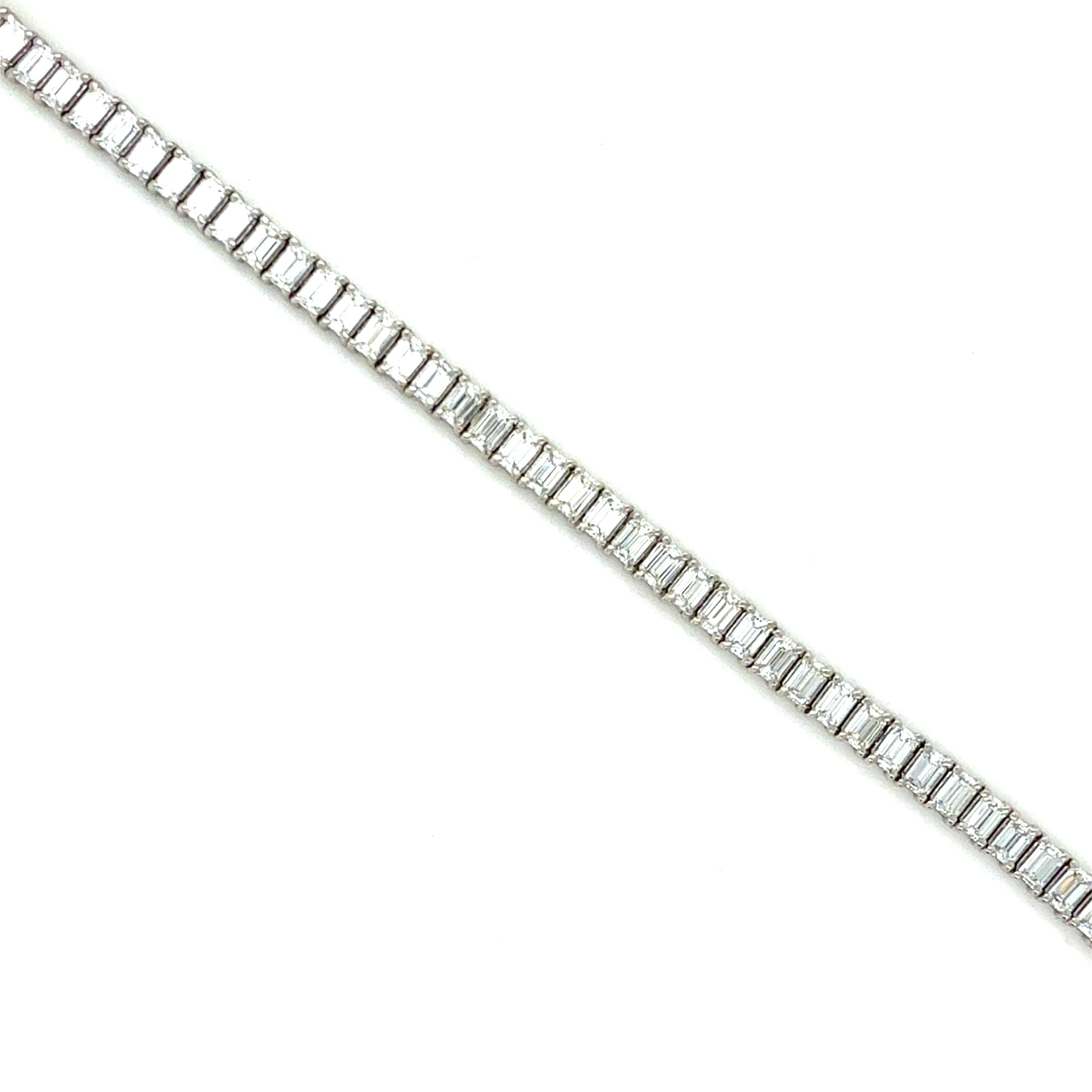 9.87 Carats Emerald Cut Diamond Tennis Bracelet en Excelente estado para la venta en Chicago, IL