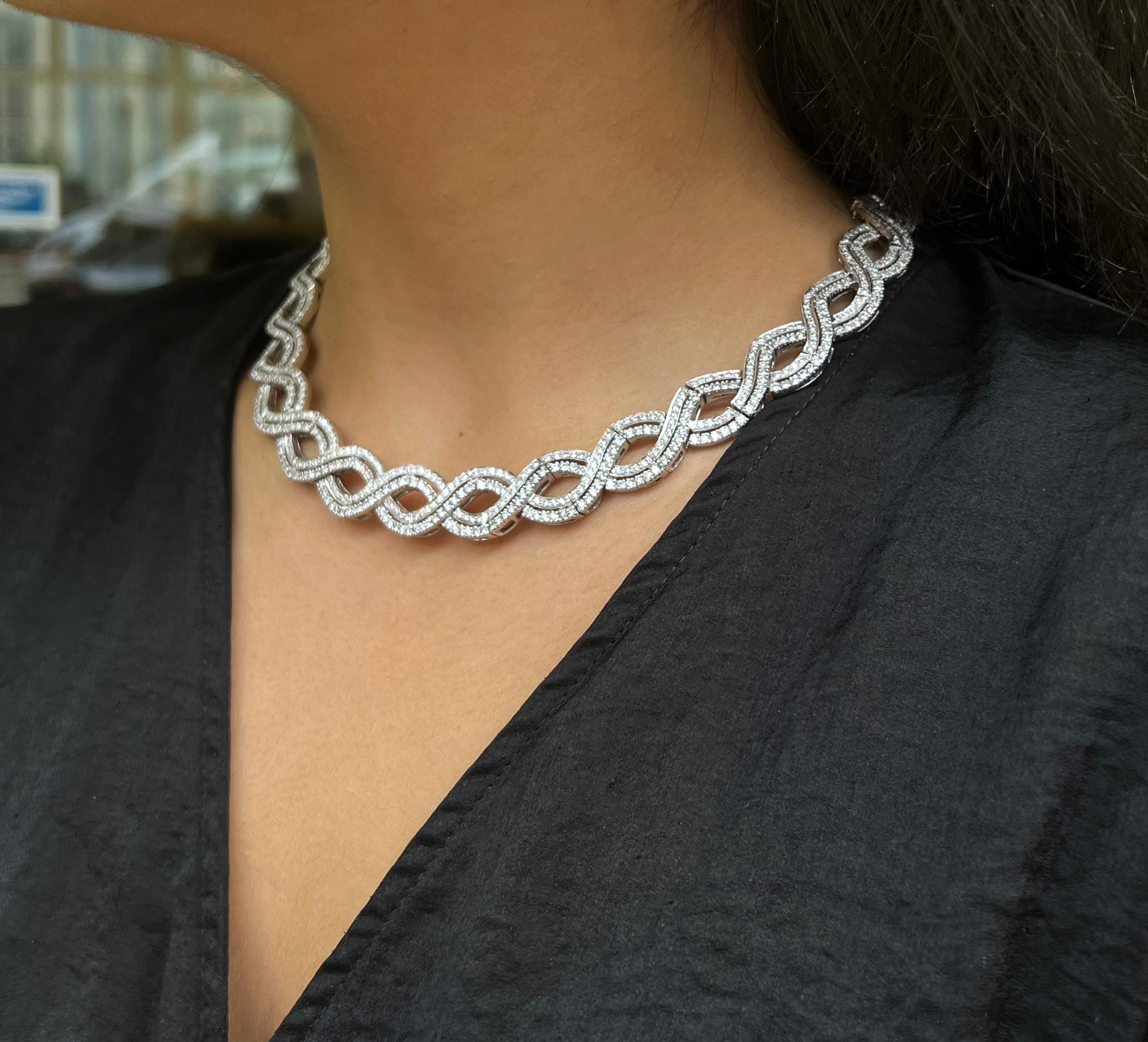 9.88 Carat Diamond 18 Carat White Gold Flat Twist Necklace In Good Condition For Sale In London, GB