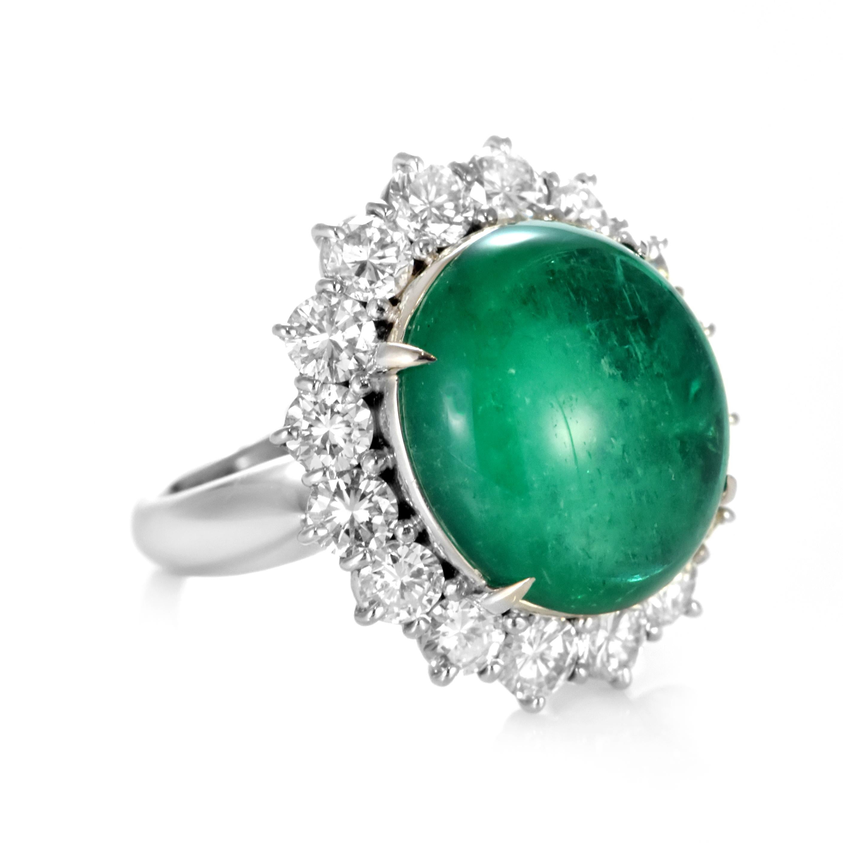 Anello con smeraldo naturale Colombain da 9,88 carati e diamanti in platino In condizioni ottime in vendita a Tokyo, JP