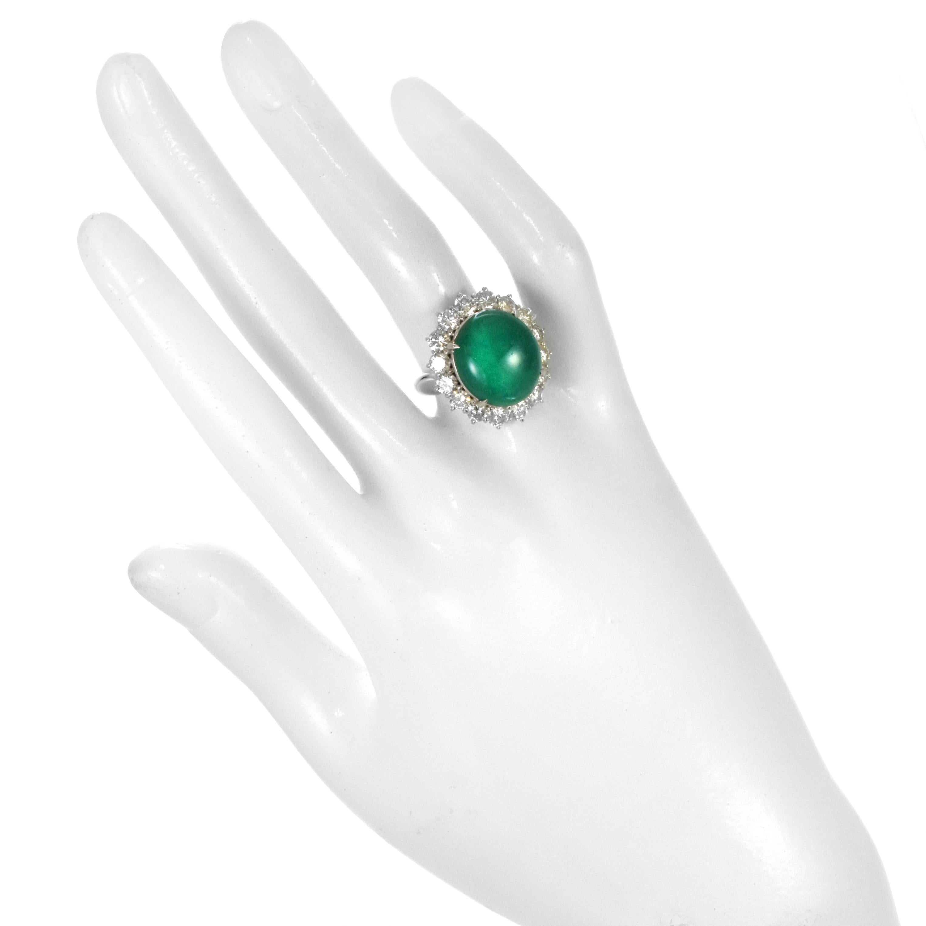 Anello con smeraldo naturale Colombain da 9,88 carati e diamanti in platino in vendita 1