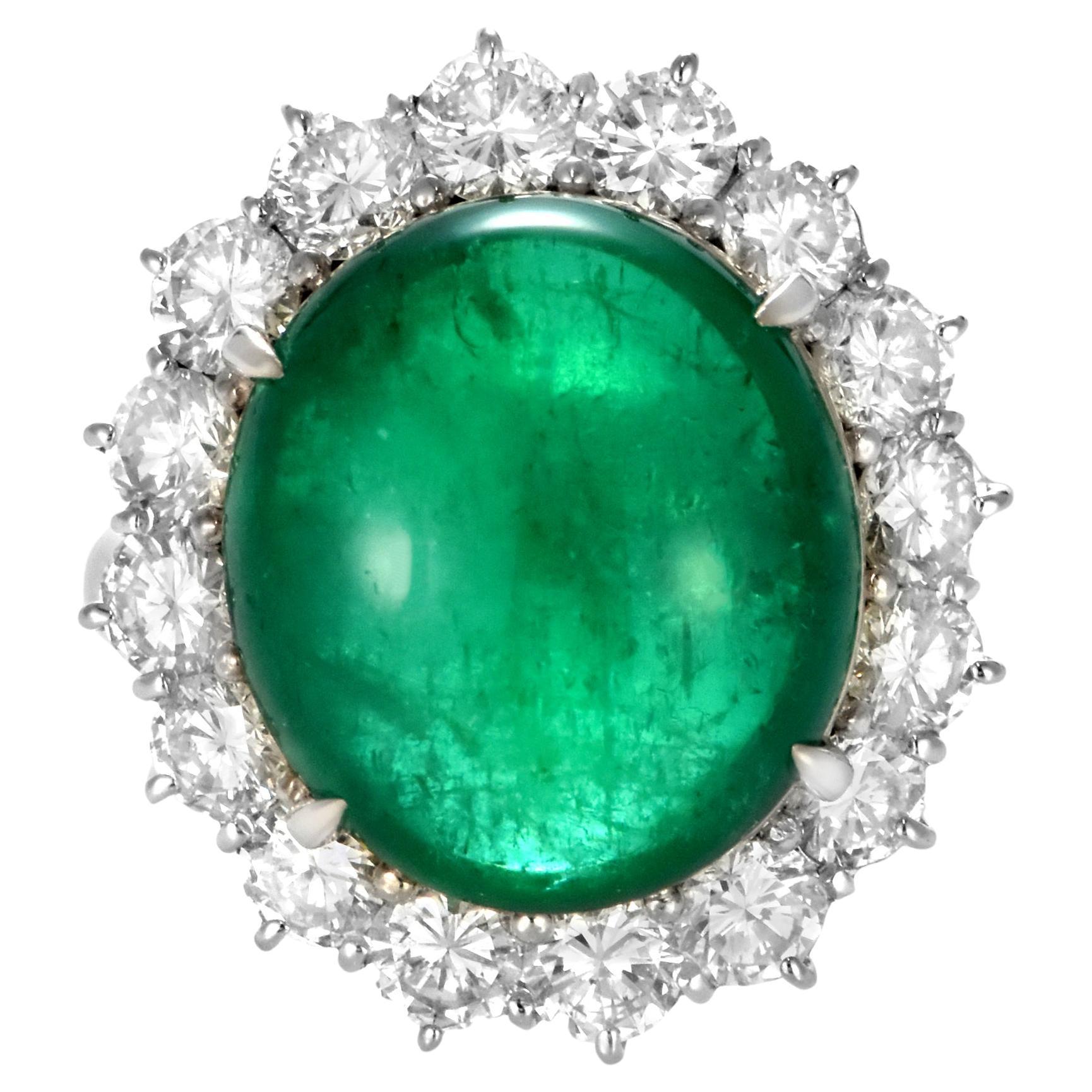 Anillo de Platino con Cabujón de Esmeralda Colombina Natural de 9,88 Quilates y Diamantes