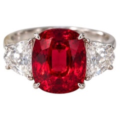 Bague de fiançailles 9,88 carats Spinel Burma No Heat and Diamond. Certifié Gubelin.