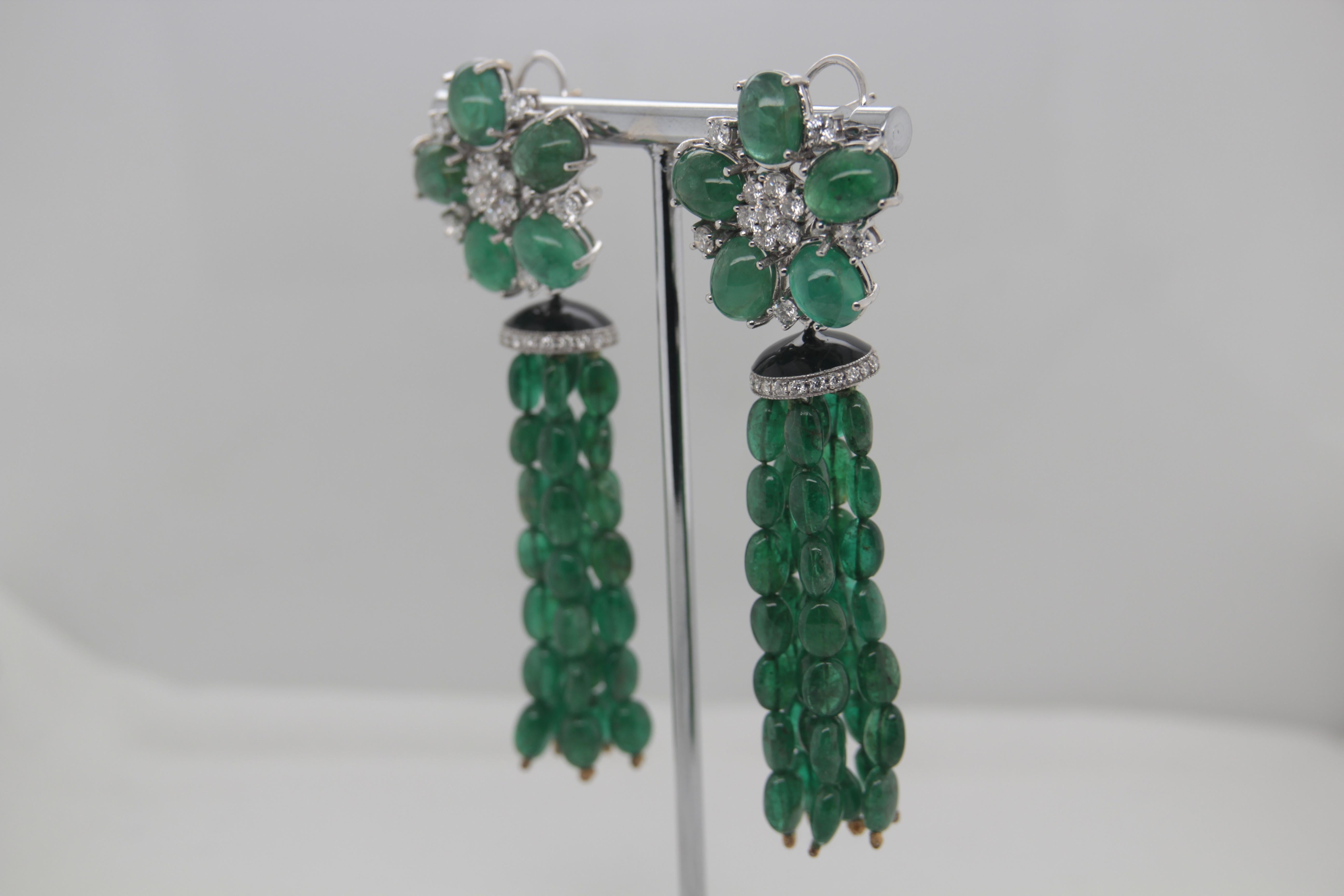 98.90 Carat Emerald and Diamond Earring in 18 Karat Gold In New Condition In Bangkok, TH