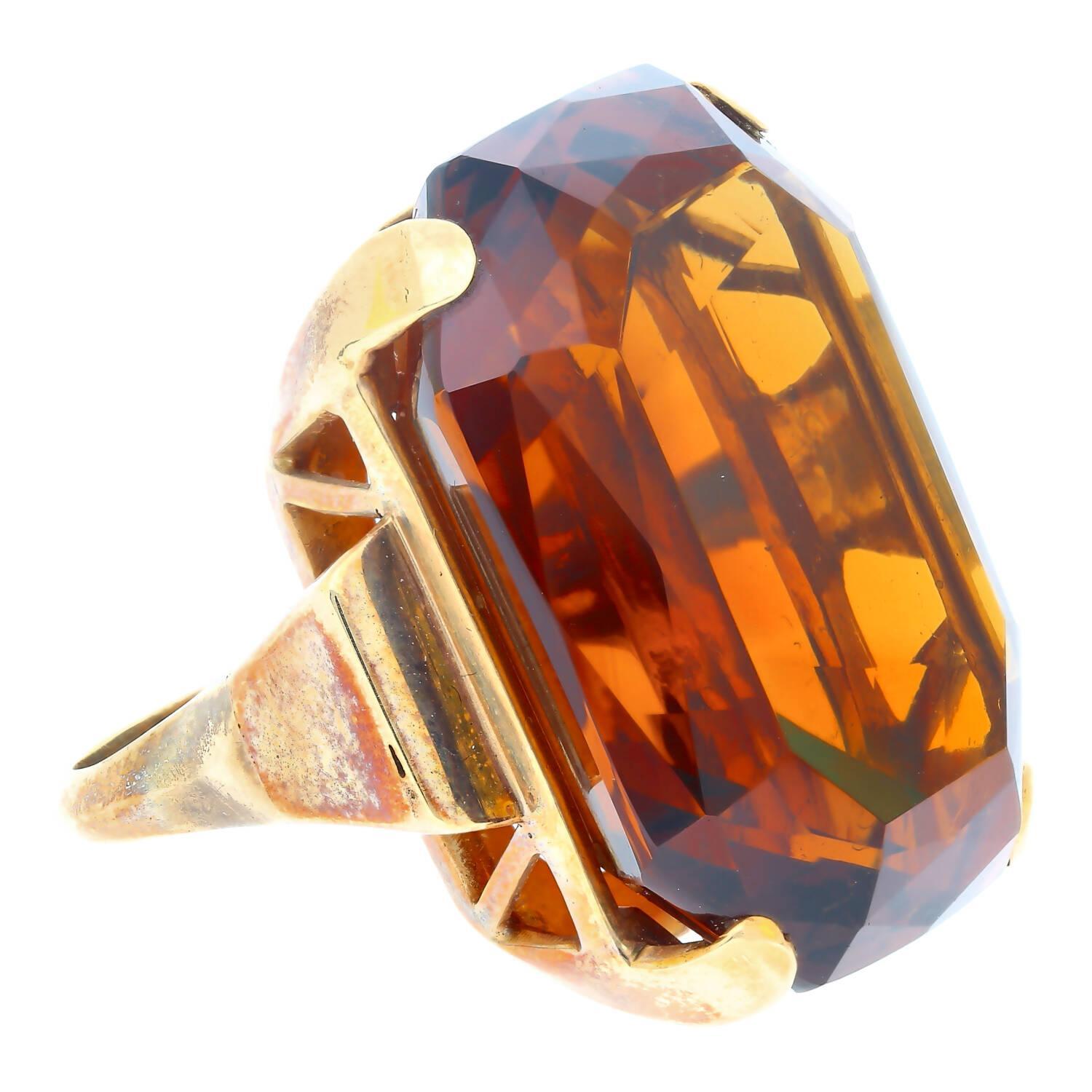 Art Déco Anello retrò in oro giallo 14K con citrino taglio smeraldo da 98,96 carati in vendita