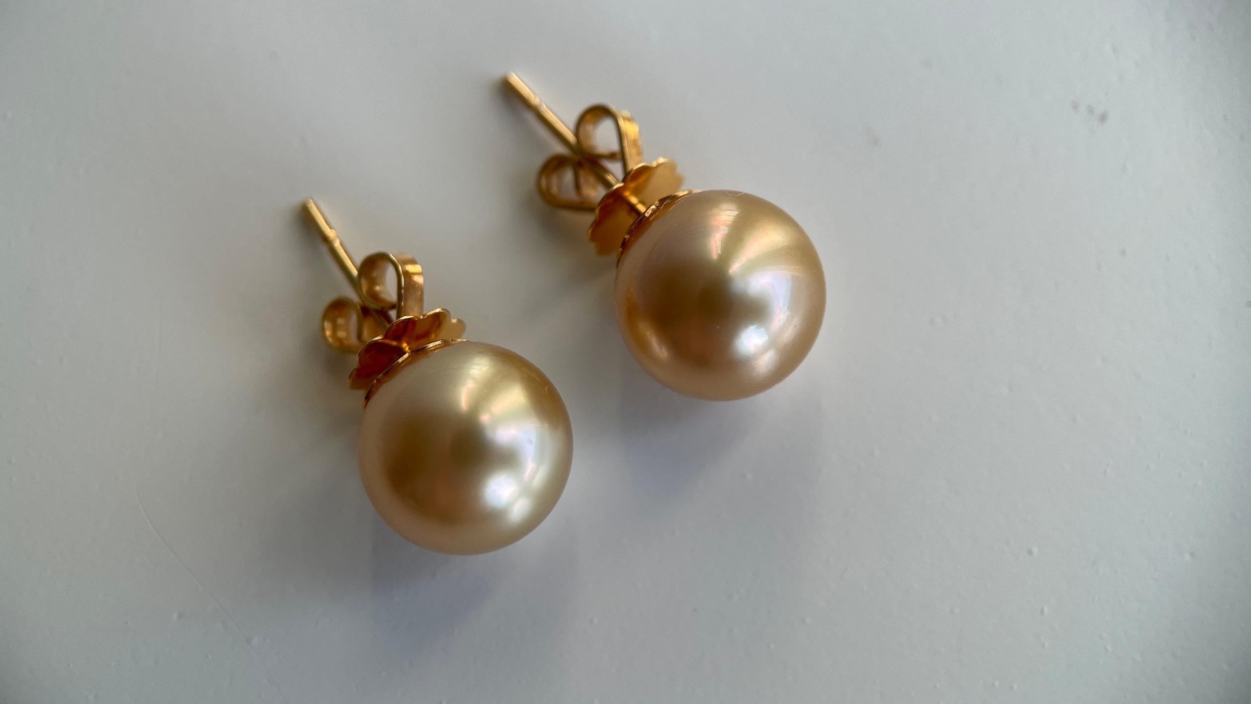 Boucles d'oreilles perles des mers du sud 9.8mm AAA en or 18K (Boucles d'oreilles perles) en vente 2