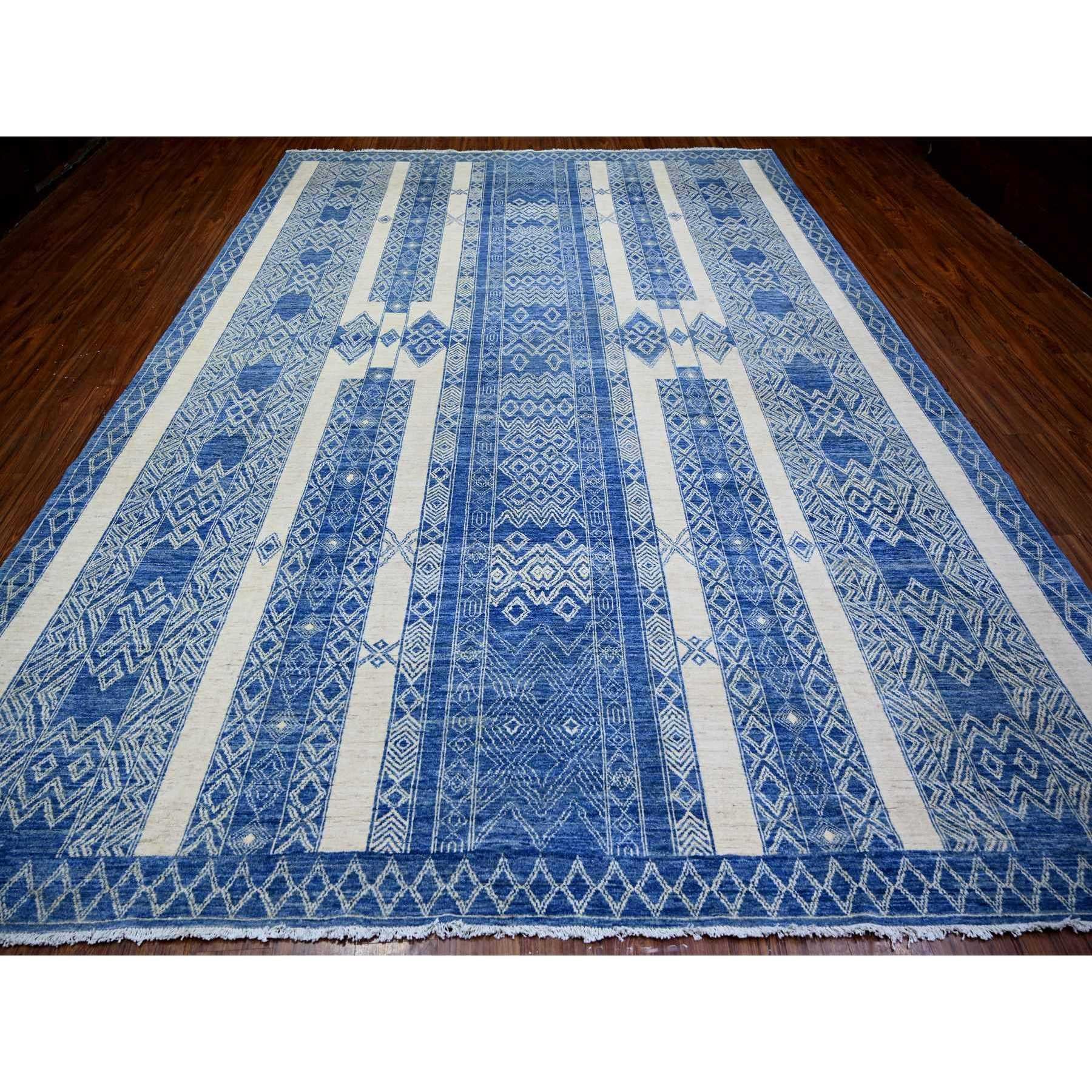 Azul Acero, Pura Lana Anudada a Mano, Tintes Naturales Más Finos Peshawar con Intrincados Motivos Geométricos, Alfombra Oriental
Materiales primarios: Lana
Látex: Sin pelo 
altura: 0,25 Pulgadas
Estilo: Transicional
Color principal: Azul
Colores