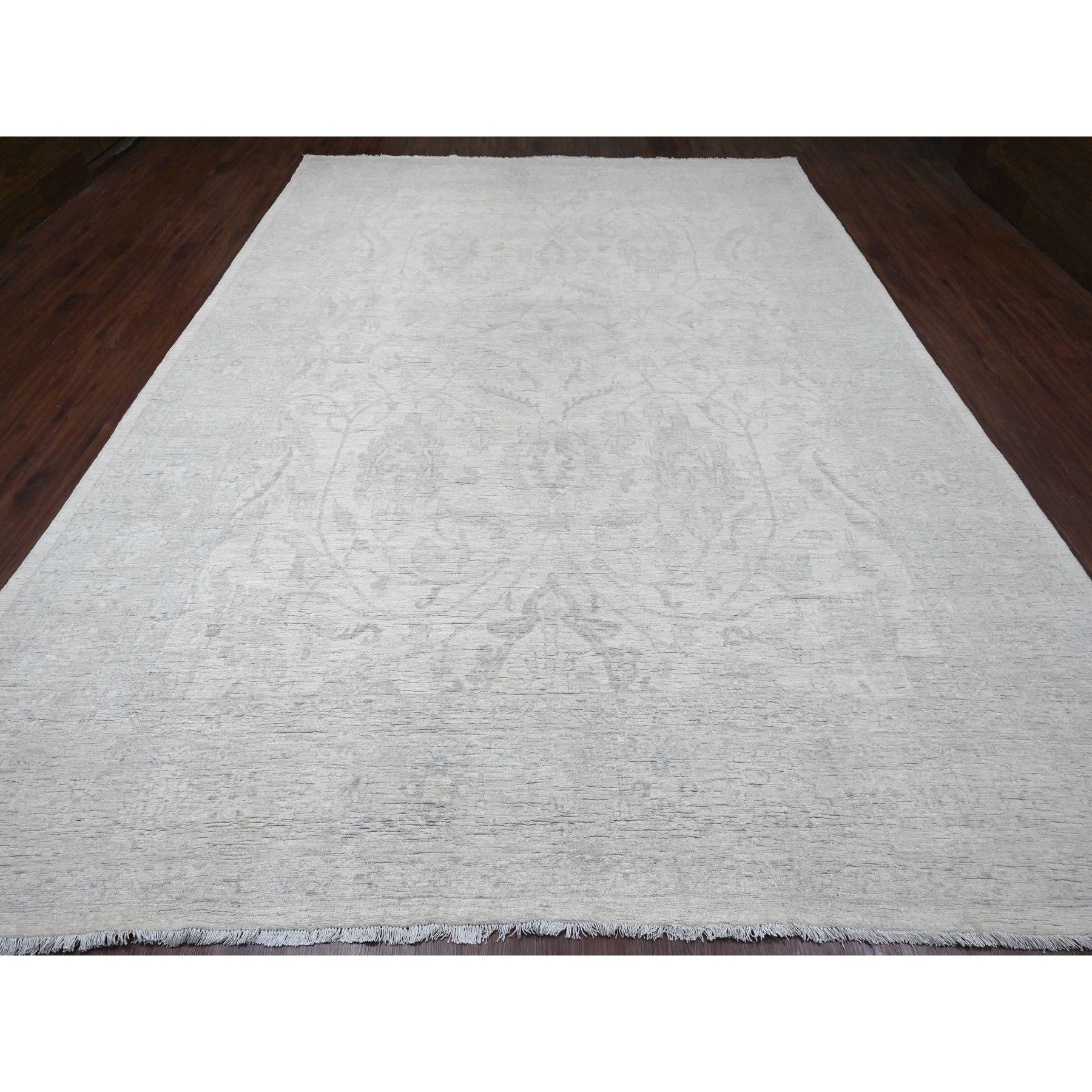 Vista White, ausgewaschener Peshawar mit All-Over-Muster, pflanzlich gefärbt, 100% Wolle, handgeknüpft, Orientteppich
Primäre MATERIALIEN: Wolle
Latex: Kein Flor 
Höhe: 0,25 Zoll
Stil: Transitional
Grundfarbe: Elfenbein
Sekundäre Farben: Blau, Grau,