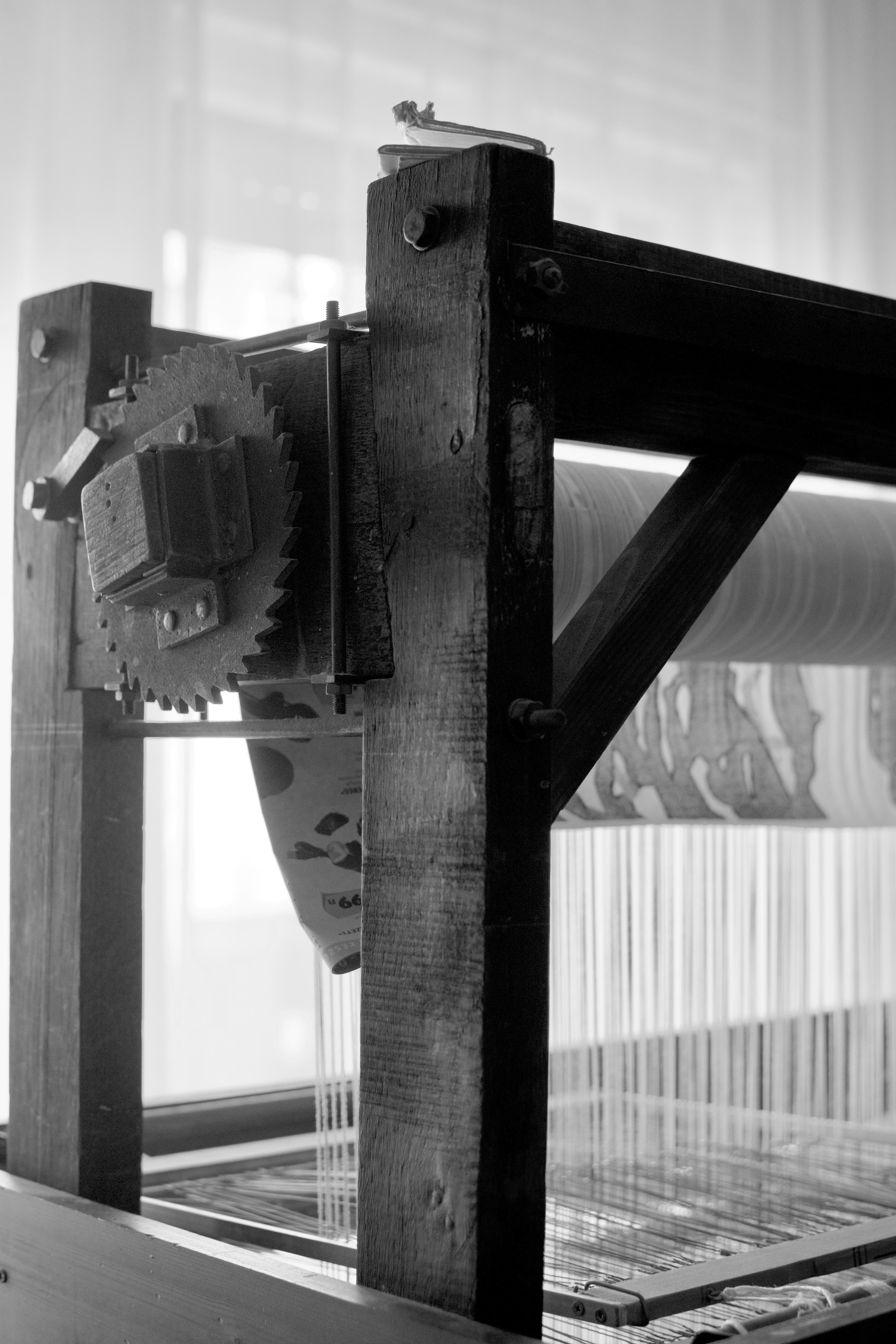 98x70 cm Jasminen gewebter Wandteppich Riesige Textilkunst der Künstlerin Eszter Kneisz (Ungarisch) im Angebot