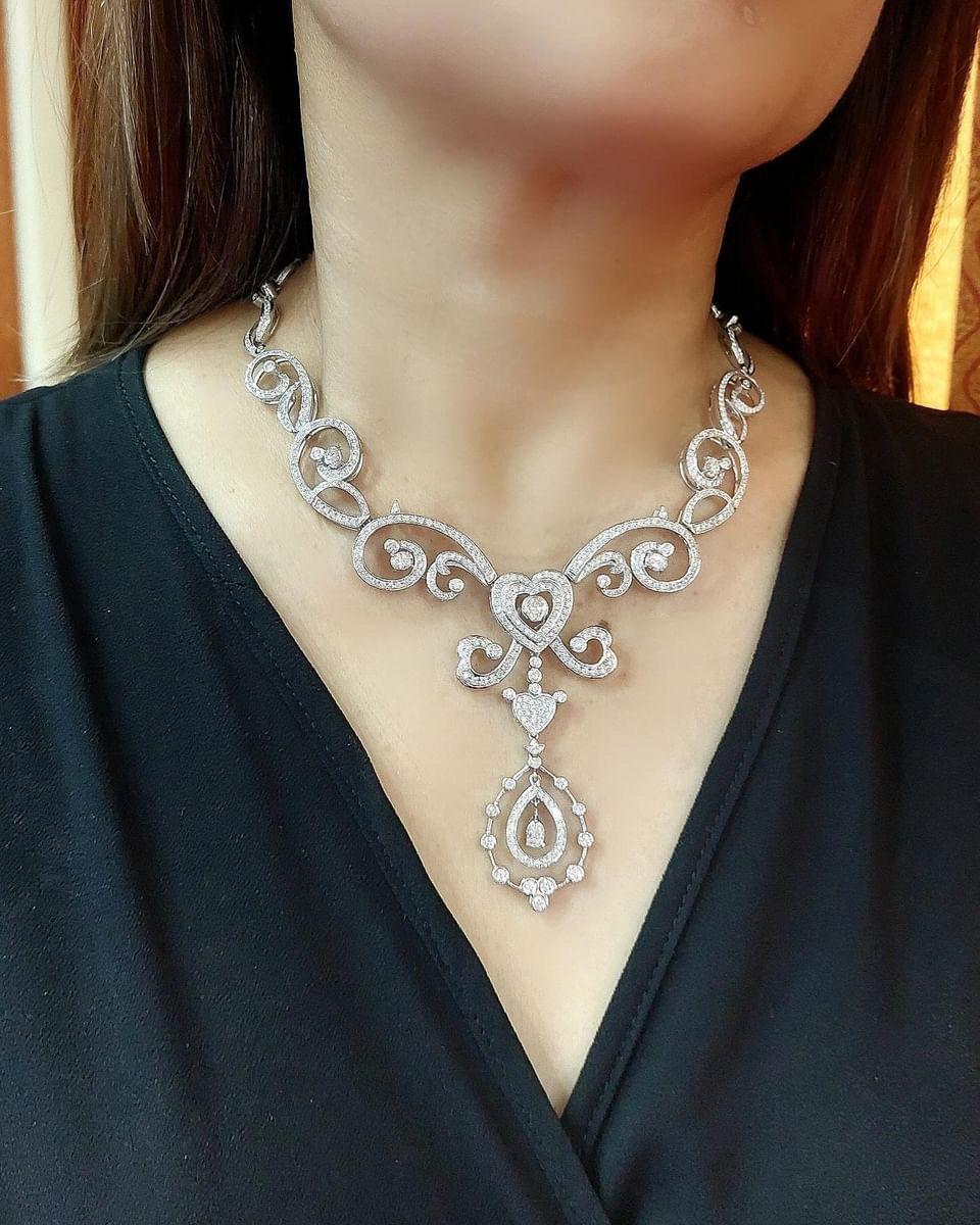 Collana in oro 18K con diamanti naturali da 9,90 carati in vendita 1