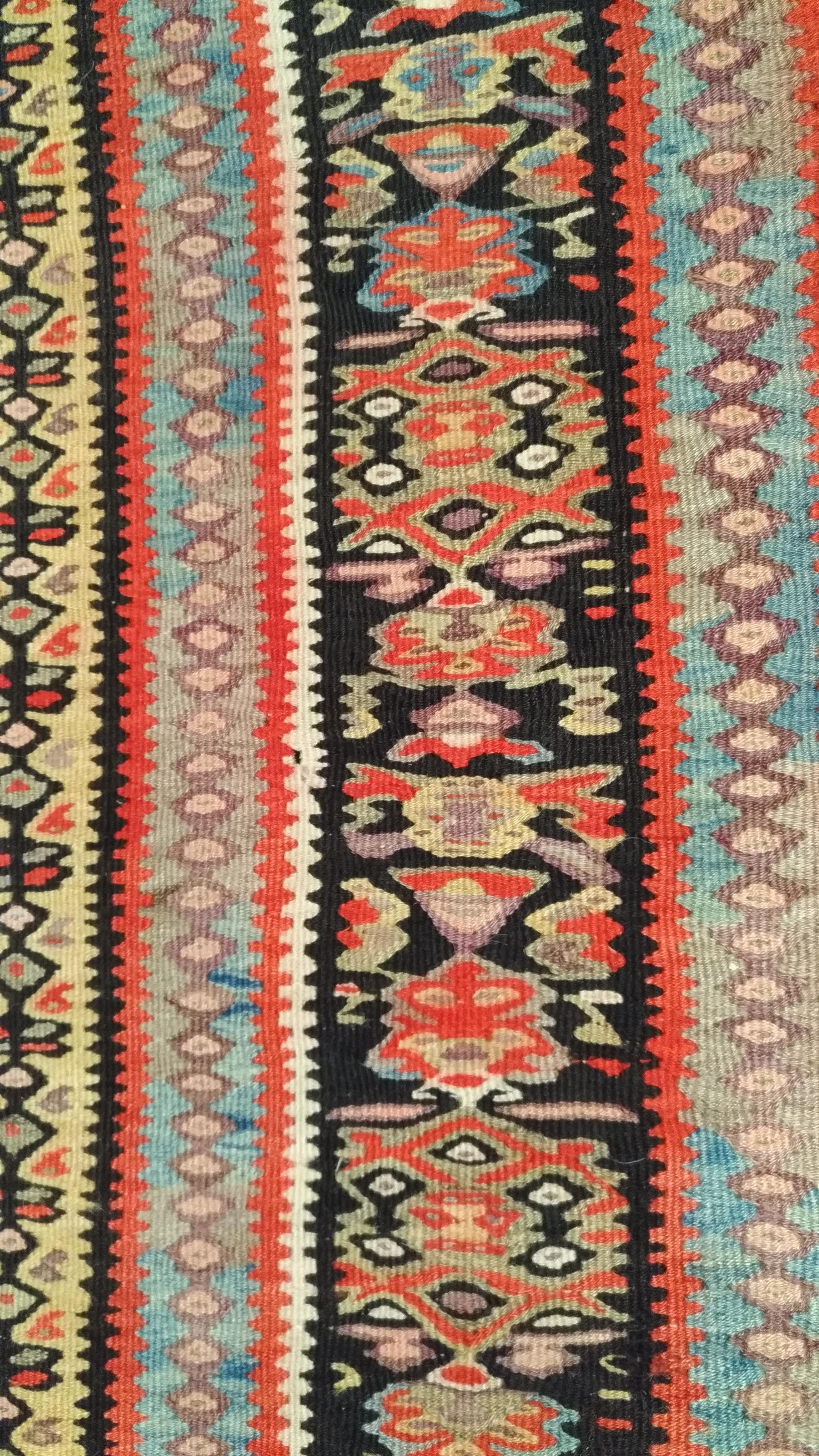 990 - beautiful handwoven kilim from the mid-19th century with a beautiful fine geometric design and beautiful colors.
   