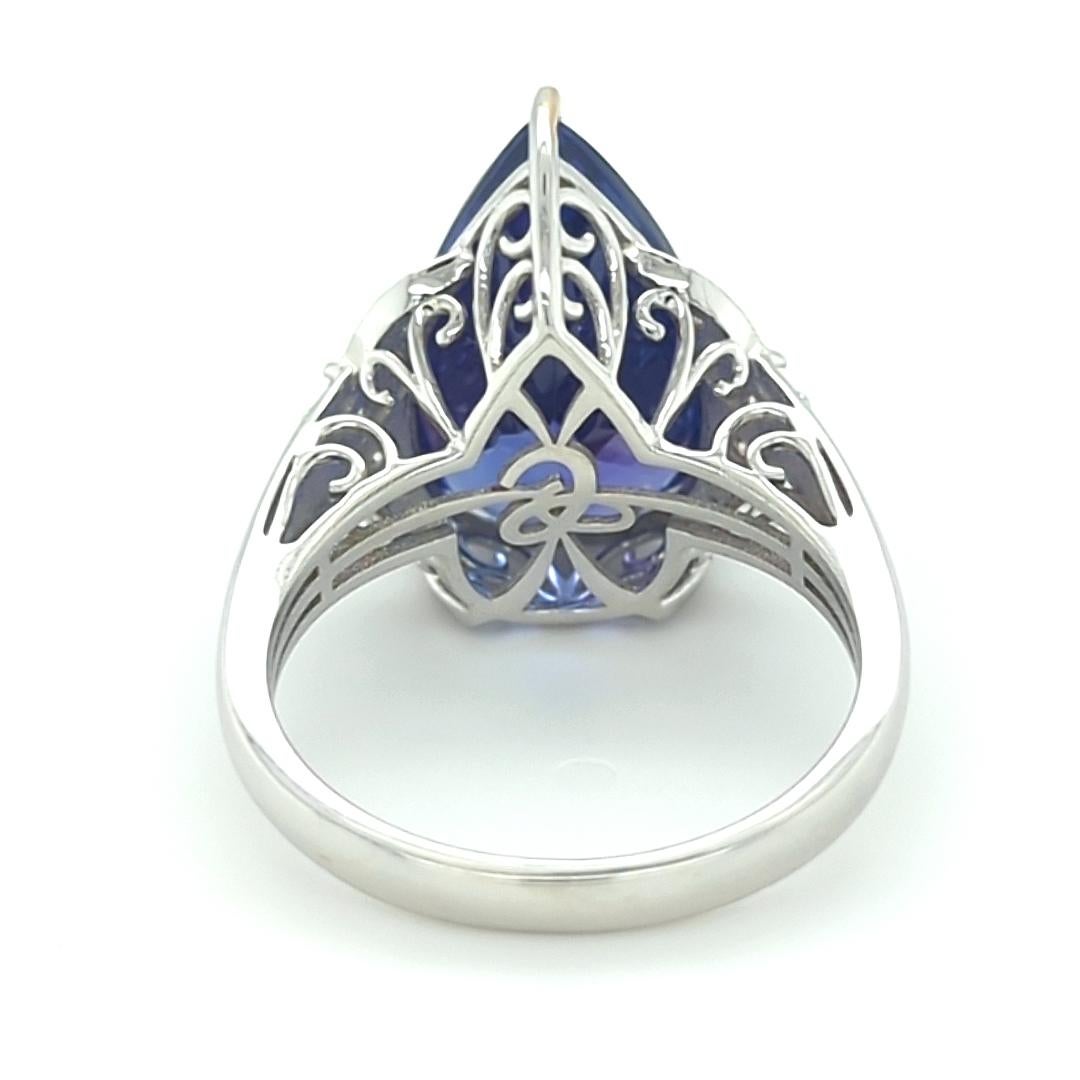 9.90ct Tanzanite and Diamond Ring in 18kt White Gold In New Condition For Sale In Freeport, FL