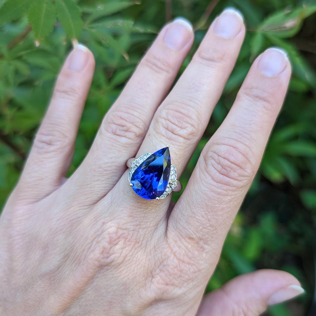 9.90ct Tanzanite and Diamond Ring in 18kt White Gold For Sale 1
