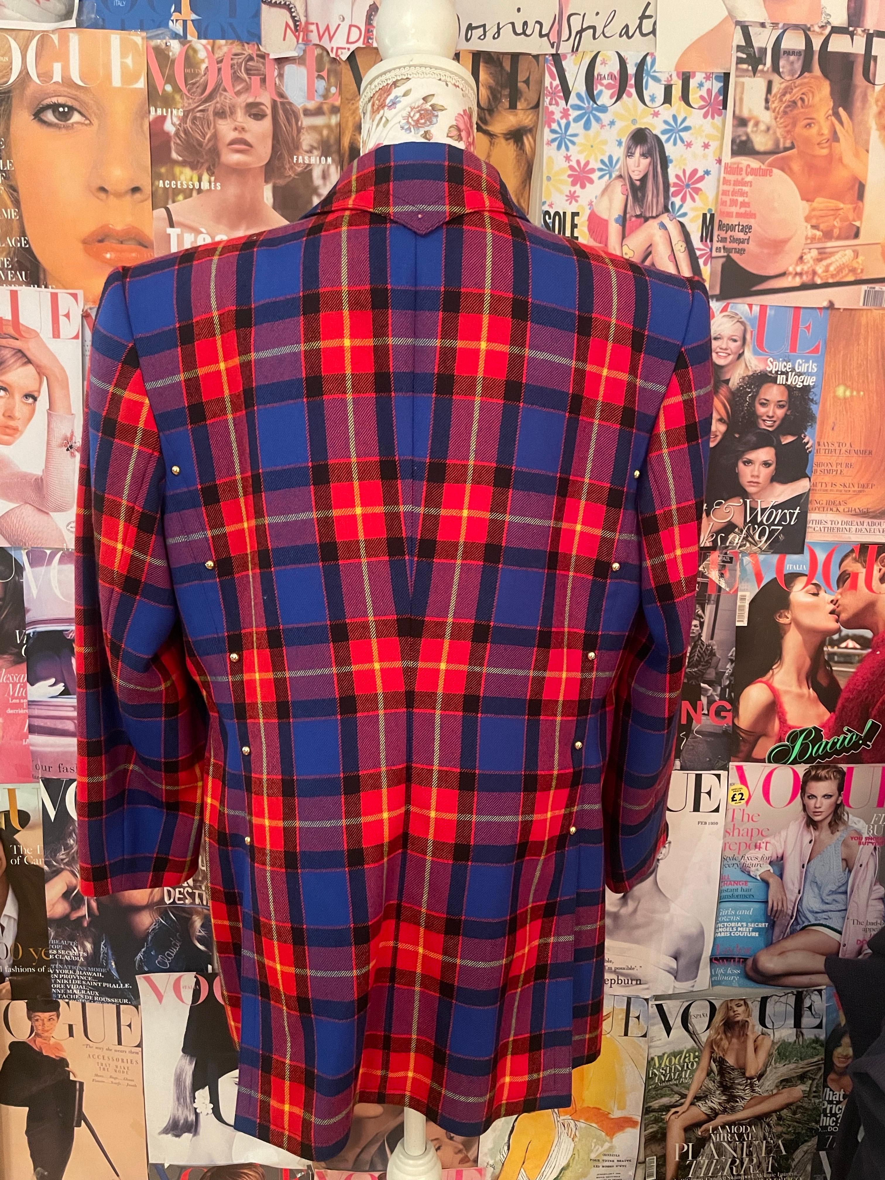 1990s Vintage Escada by Margaretha Ley tartan oversized blazerJacket with original shoulder pads. This piece is in good vintage condition a few signs of age can be seen on the collar and can easily be hidden by a brooch (see pictures).
`
Materials
