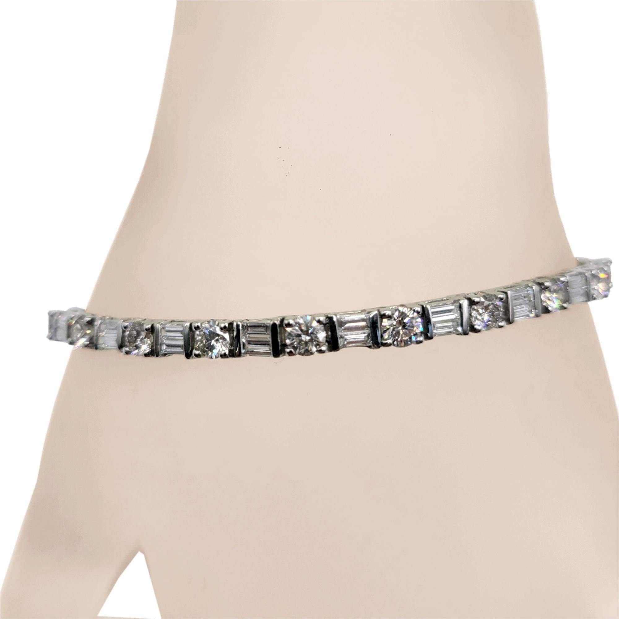 Femenino o masculino Pulsera de Tenis de Platino con Diamantes Redondos/Baguette de 9,91 Quilates en venta