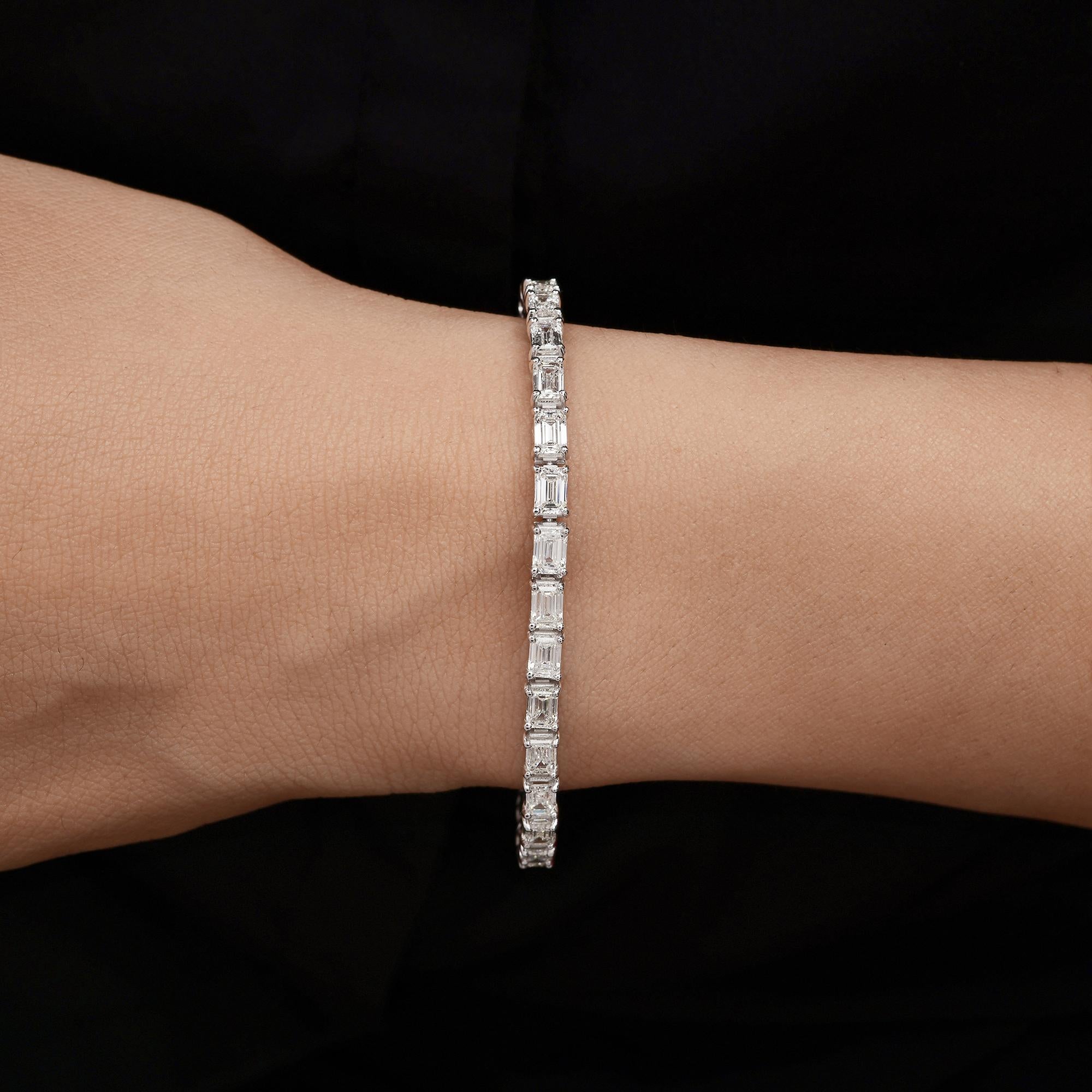 9.91Ct Smaragdschliff Diamant Verlobung Tennis Armband 14K Gold Alle Zölle gezahlt 
Das Statement-Armband besteht aus einer Reihe von Diamanten im Smaragdschliff, die ein exquisites Diamant-Tennisarmband zur Verlobung bilden. Mit seiner bequemen