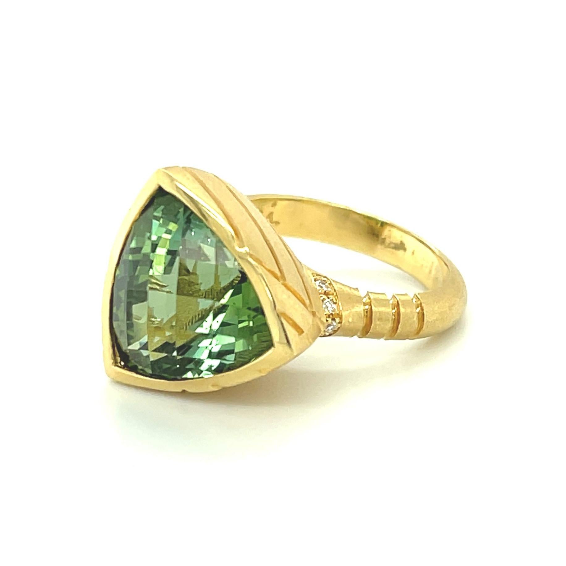 Trillion Shape Green Tourmaline and Diamond Ring in 18k Yellow Gold, 9.92 Carats In New Condition For Sale In Los Angeles, CA