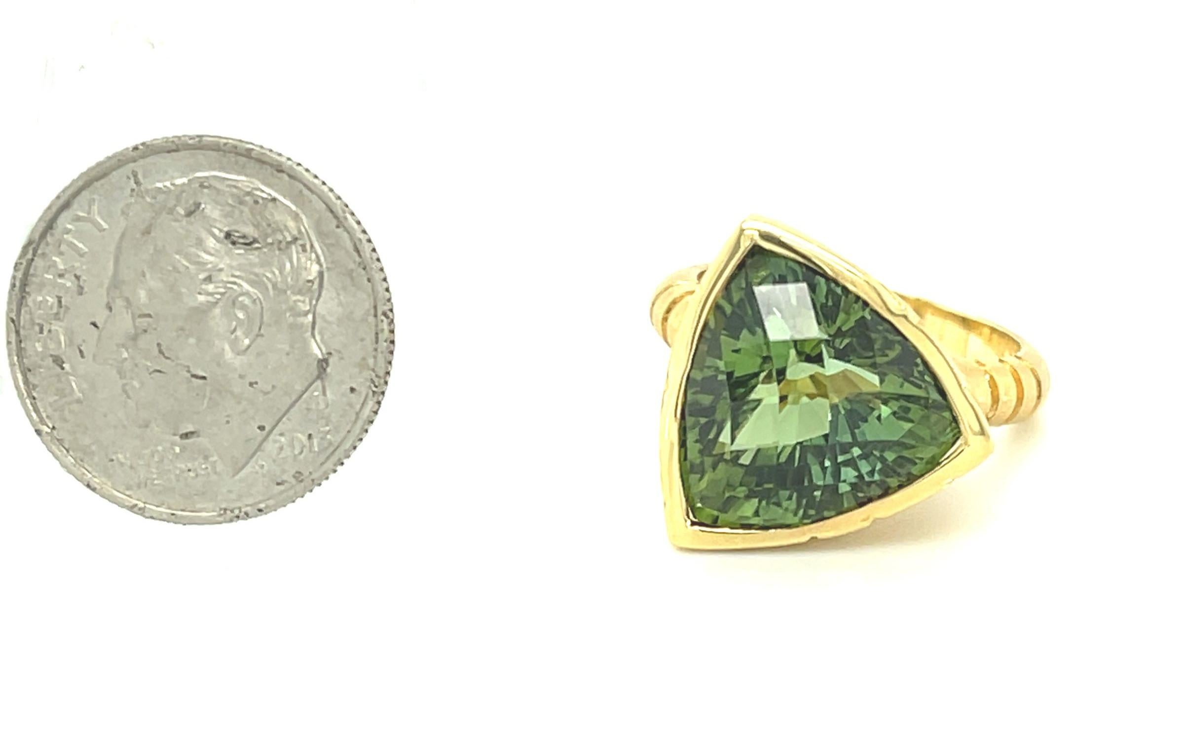 Trillion Shape Green Tourmaline and Diamond Ring in 18k Yellow Gold, 9.92 Carats For Sale 1