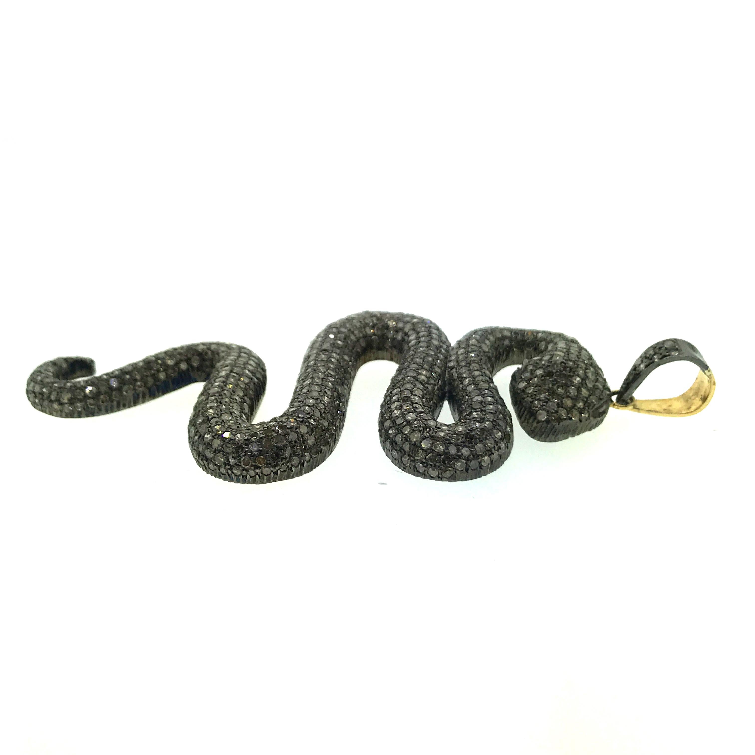 9.93 Carat Pave Diamond Snake Pendant in Oxidized Sterling Silver, 14 Karat Gold In New Condition For Sale In New York, NY