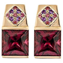 Sunita Nahata Rhodolite 9.94 carats Boucles d'oreilles en 18KRG avec pierres et diamants.