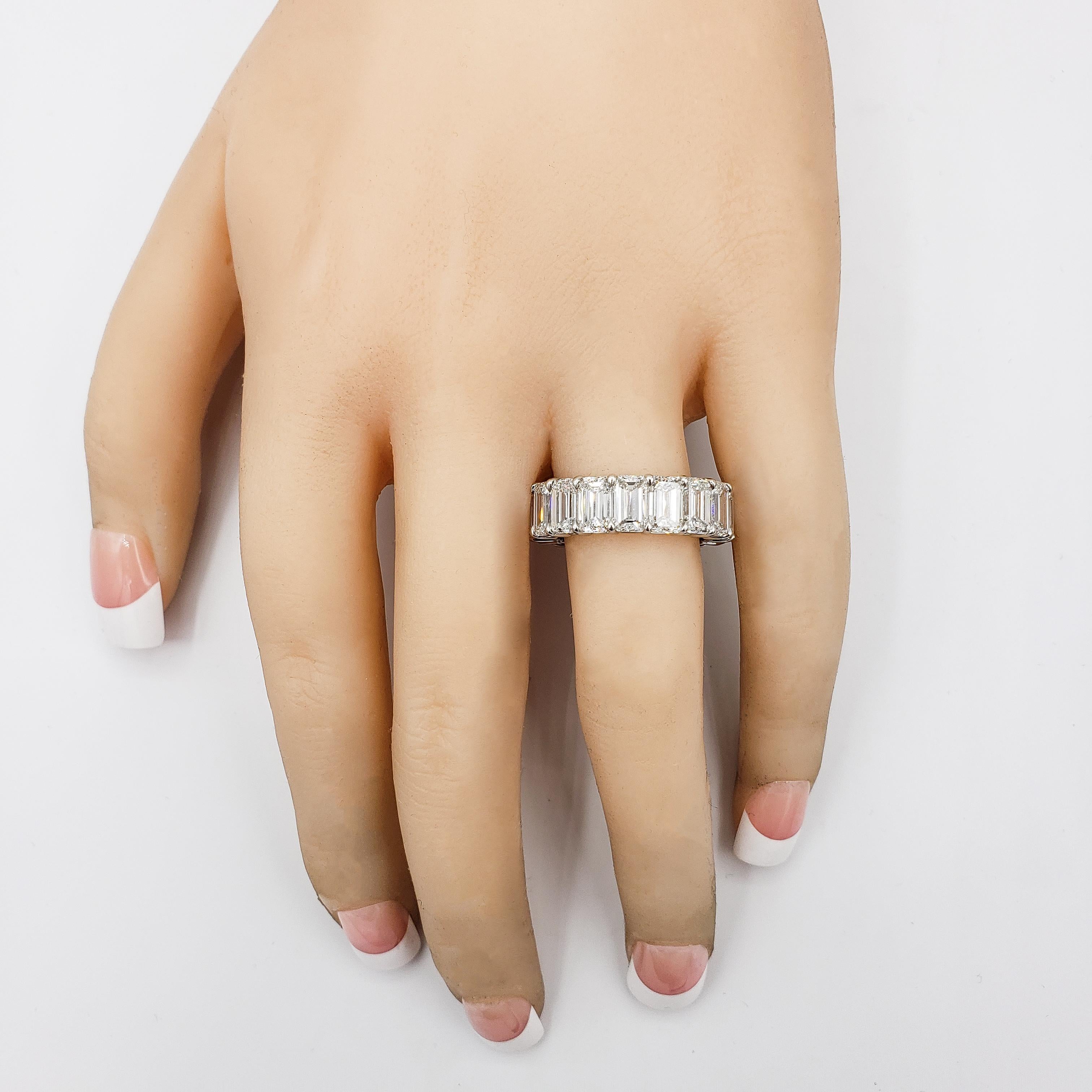 Taille émeraude Roman Malakov, alliance d'éternité en diamants taille émeraude de 9.94 carats au total en vente