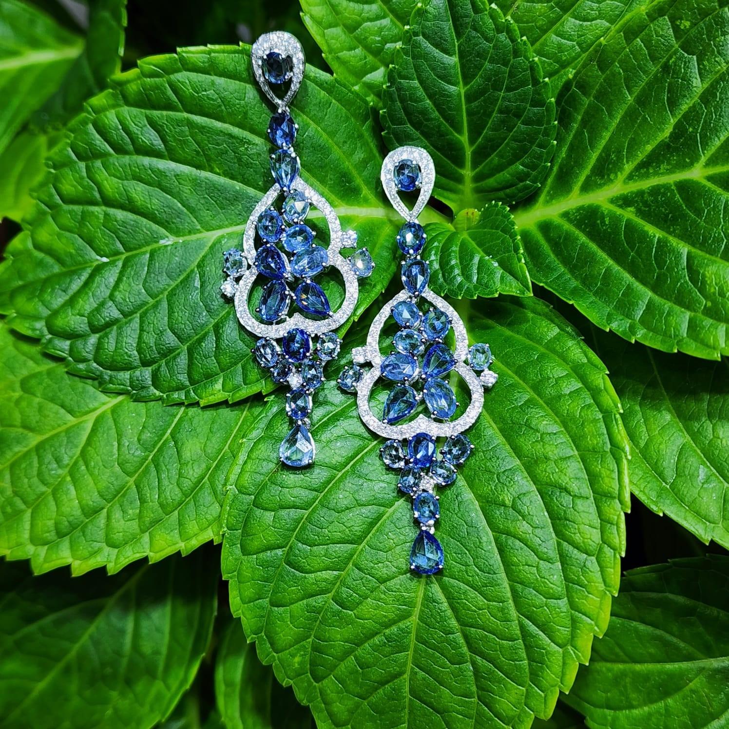 9.94Ct Jahrgang  Blauer Saphir und Diamant-Ohrring aus 18 Karat Weißgold im Angebot 1