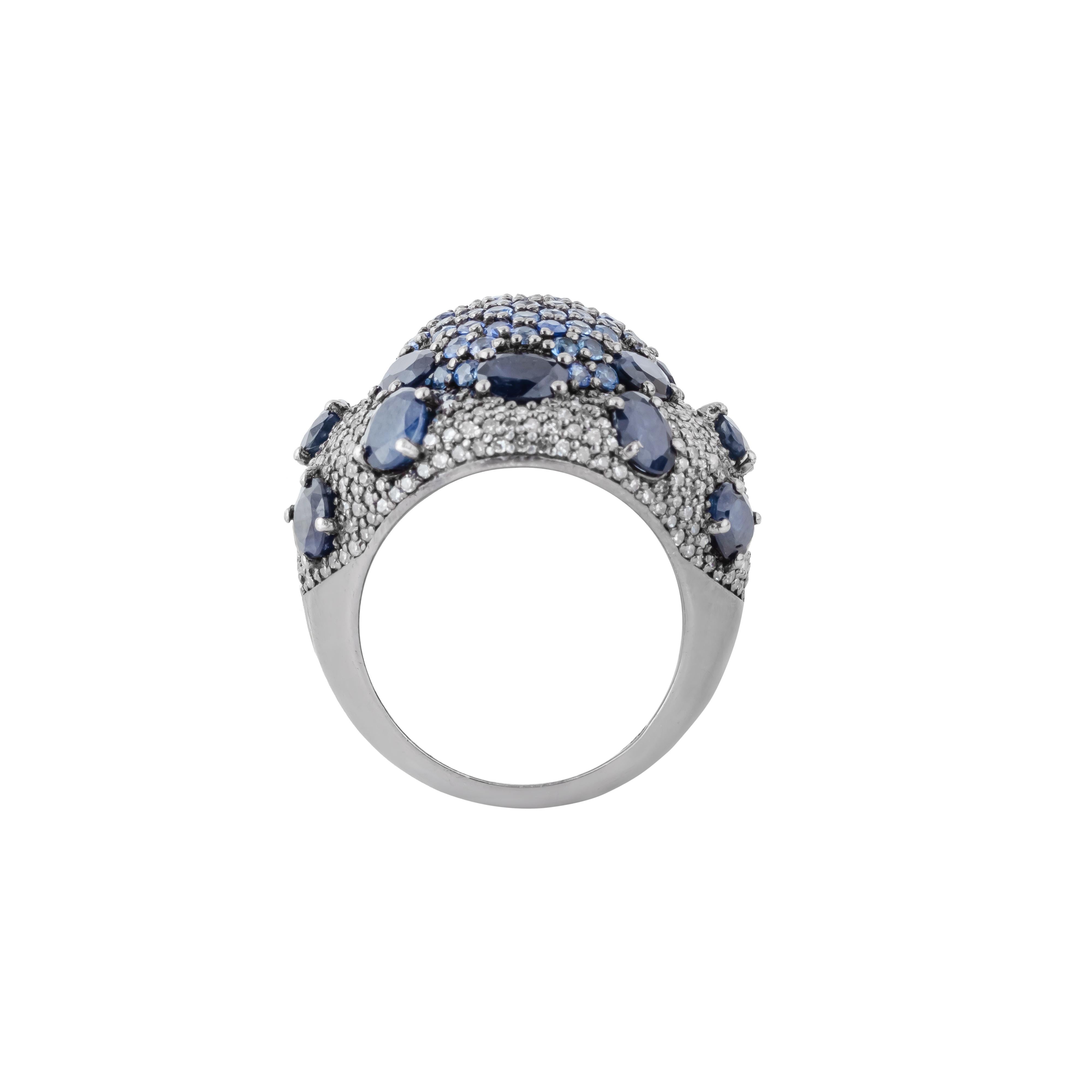 9.95 Carat Diamond and Sapphire Cluster Ring In New Condition For Sale In Jaipur, IN