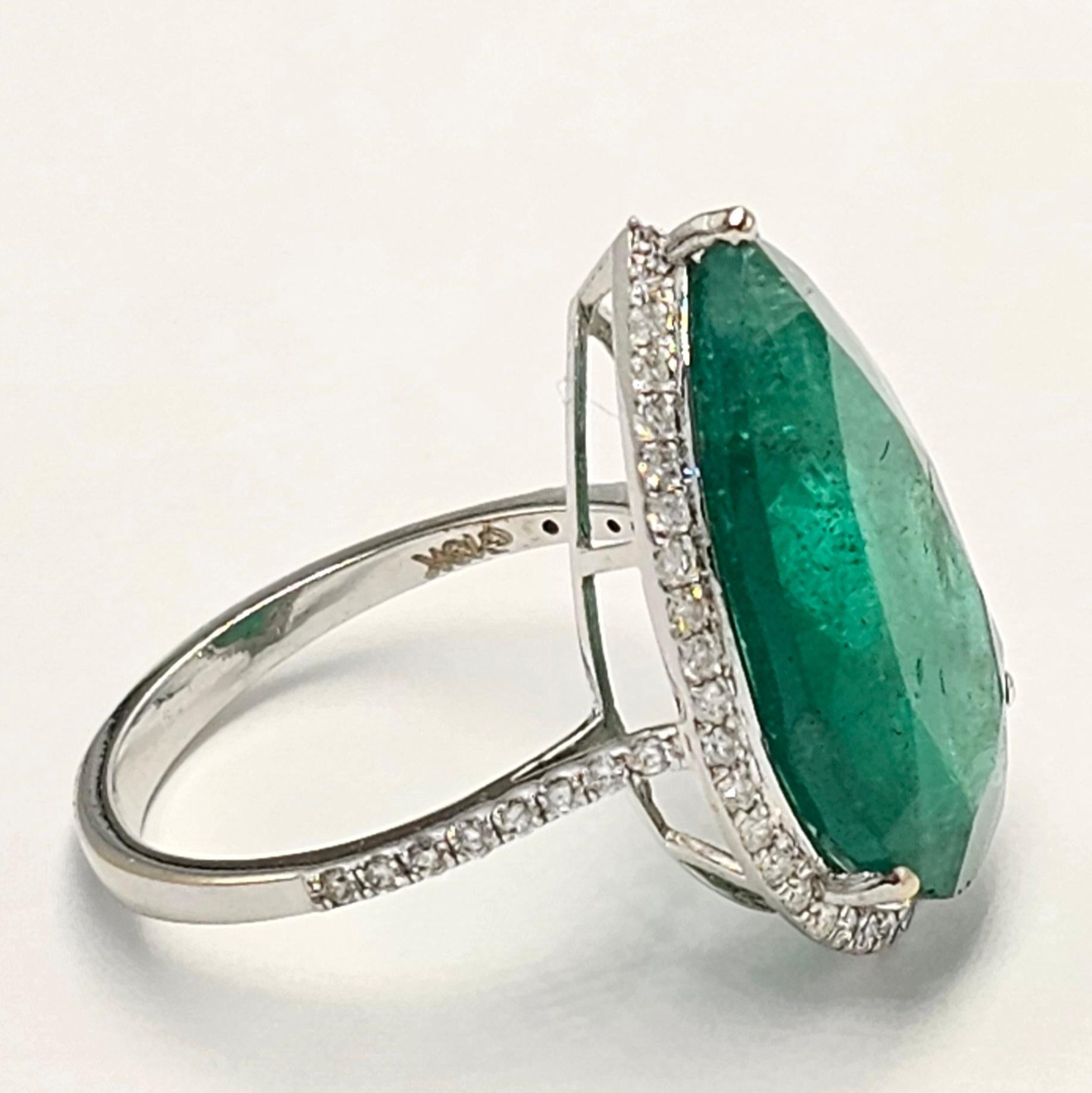 Pear Cut 9.95 carat Natural Beryl Emerald set in 18K white Gold ring with diamonds For Sale