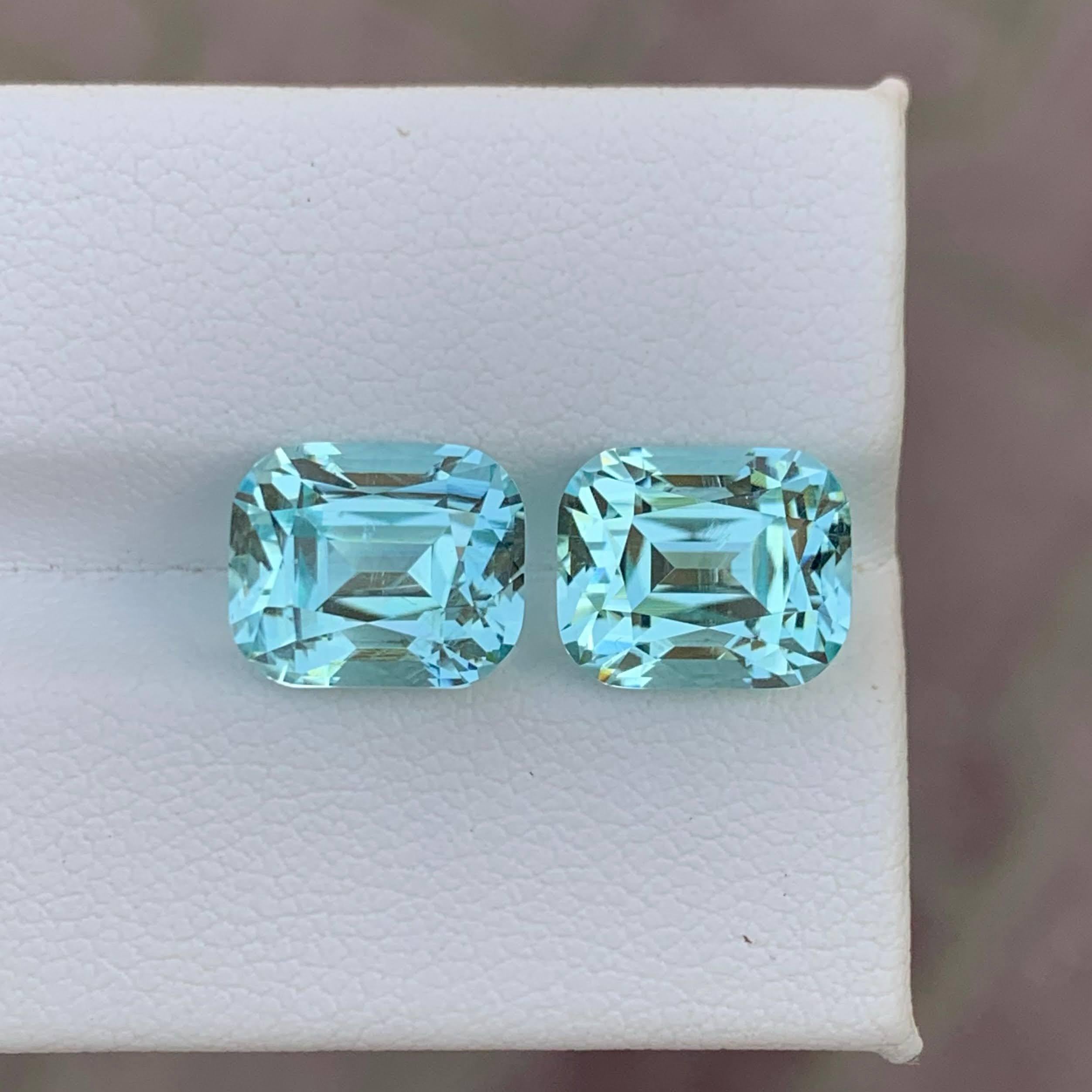 Poids 9,95 carats 
Dimensions 10.1x8.4x8.3mm
Traitement Aucun 
Origine afghane 
Clarté VVS 
Forme Coupe Coussin 





Cette paire d'aigue-marines en vrac naturelles de 9,95 carats présente une teinte bleue à couper le souffle, magnifiquement mise en