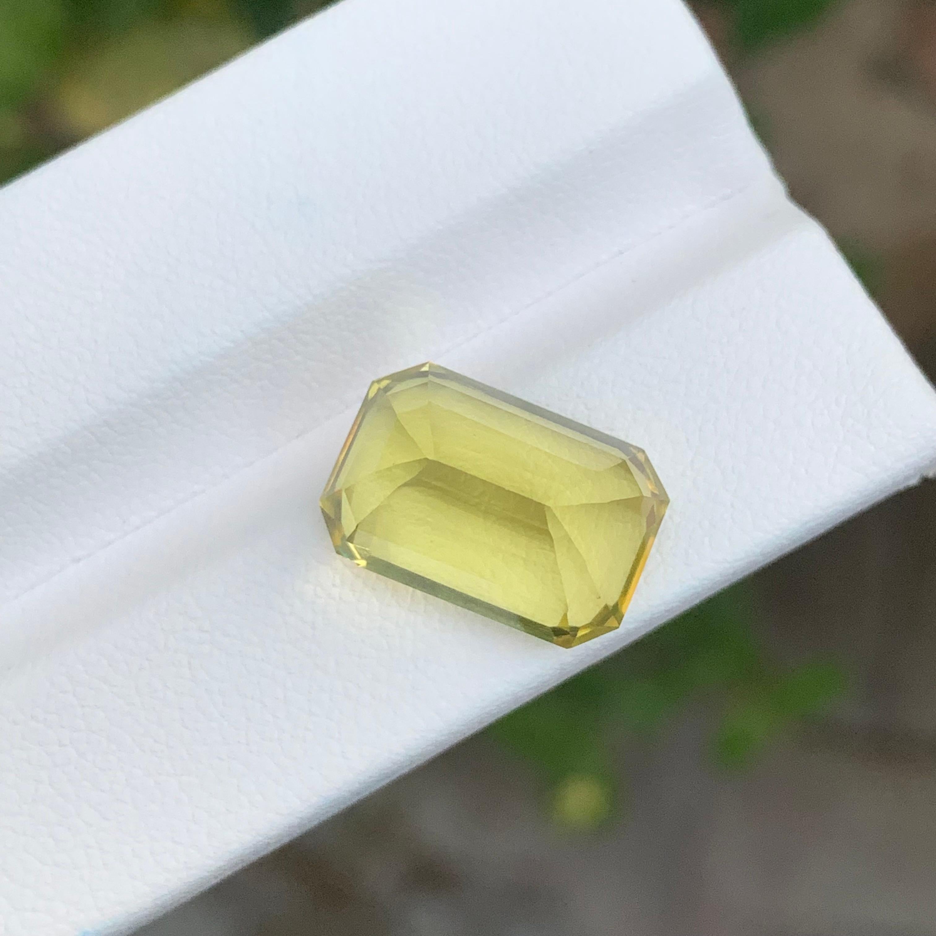 9.95 Carat Natural Loose Lemon Quartz Emerald Shape Gemstone In New Condition For Sale In Peshawar, PK